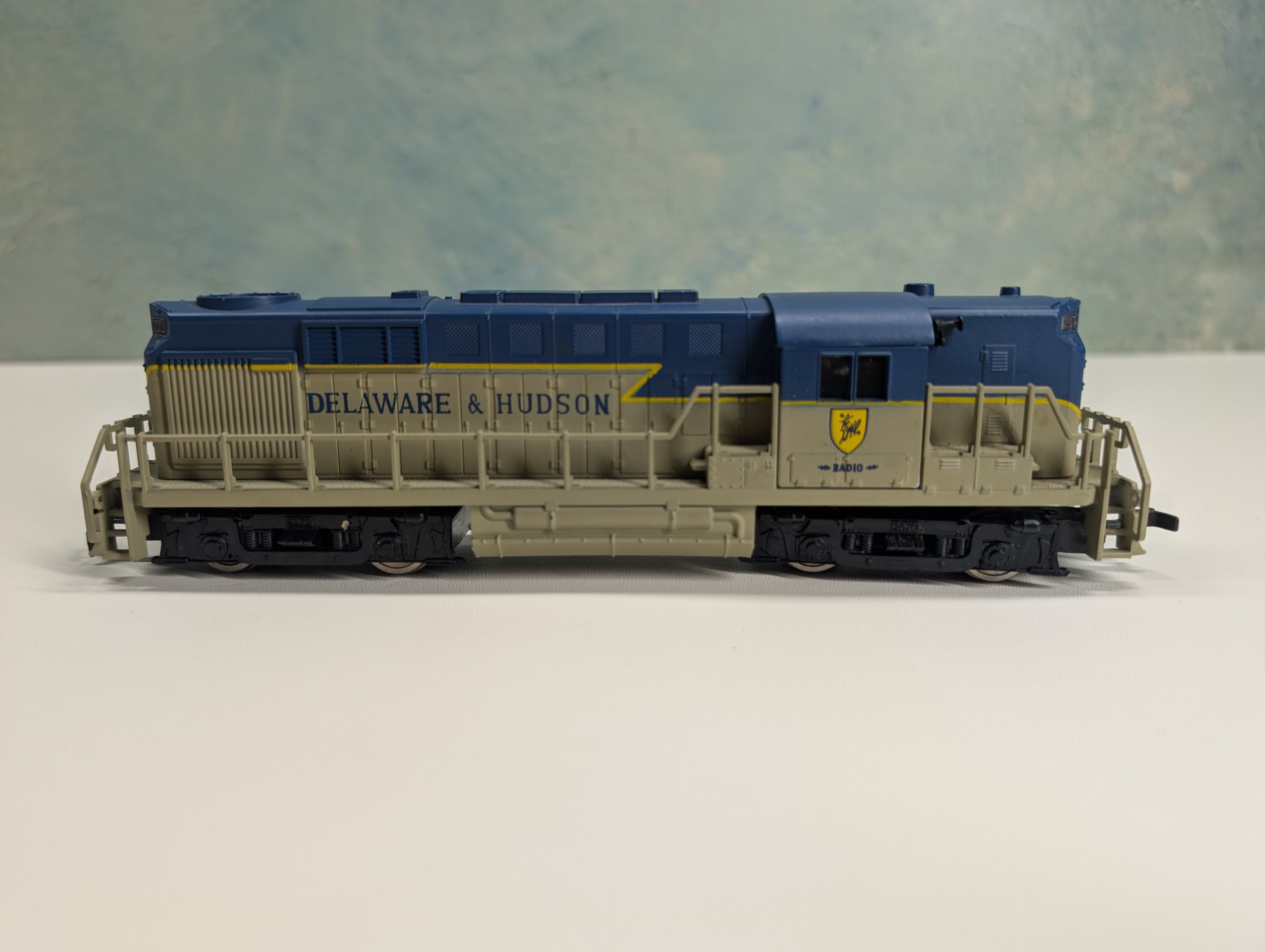 USED HO Scale RS-11 Diesel Locomotive Delaware and Hudson #7600 Runs DC