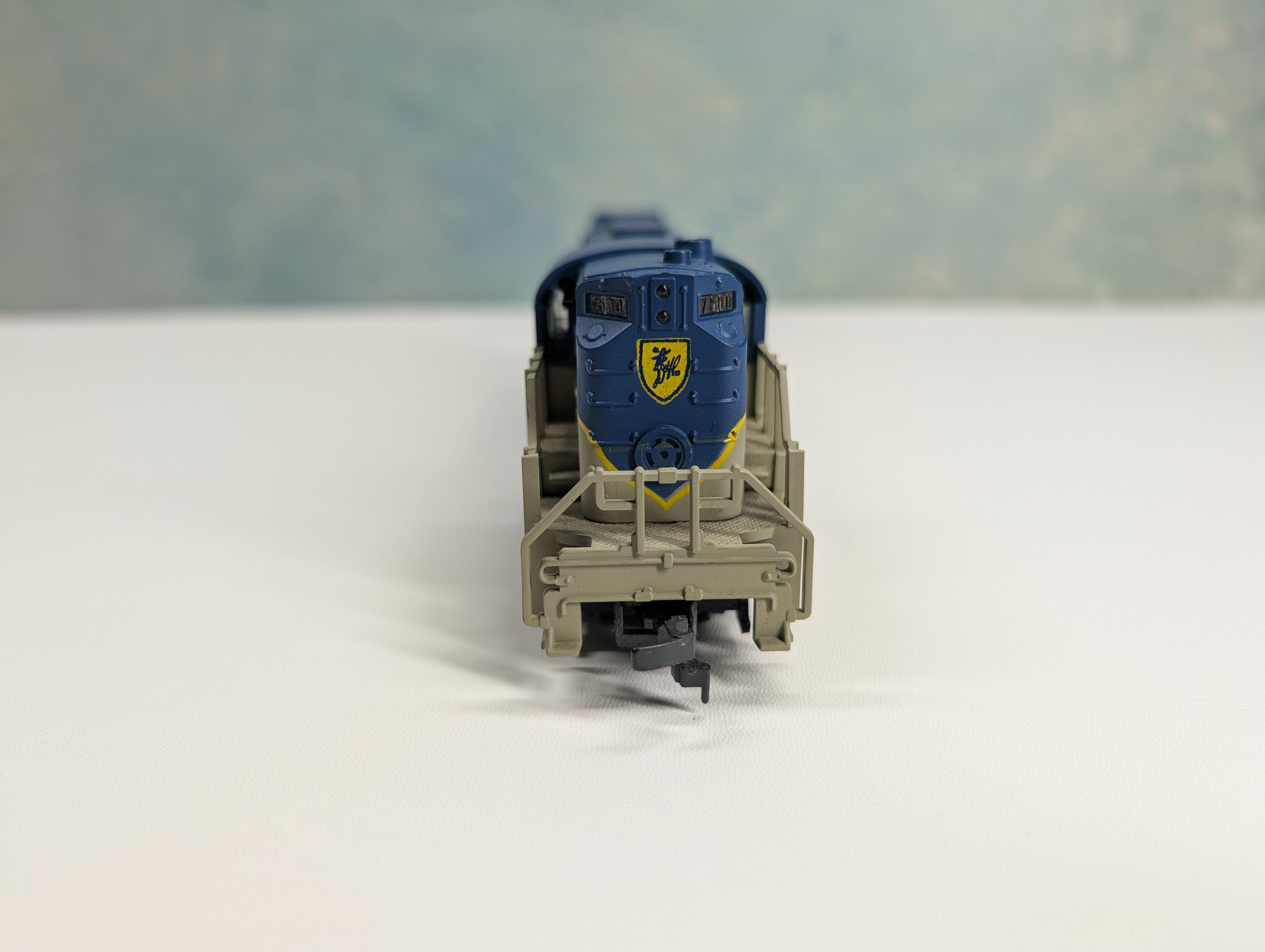 USED HO Scale RS-11 Diesel Locomotive Delaware and Hudson #7600 Runs DC