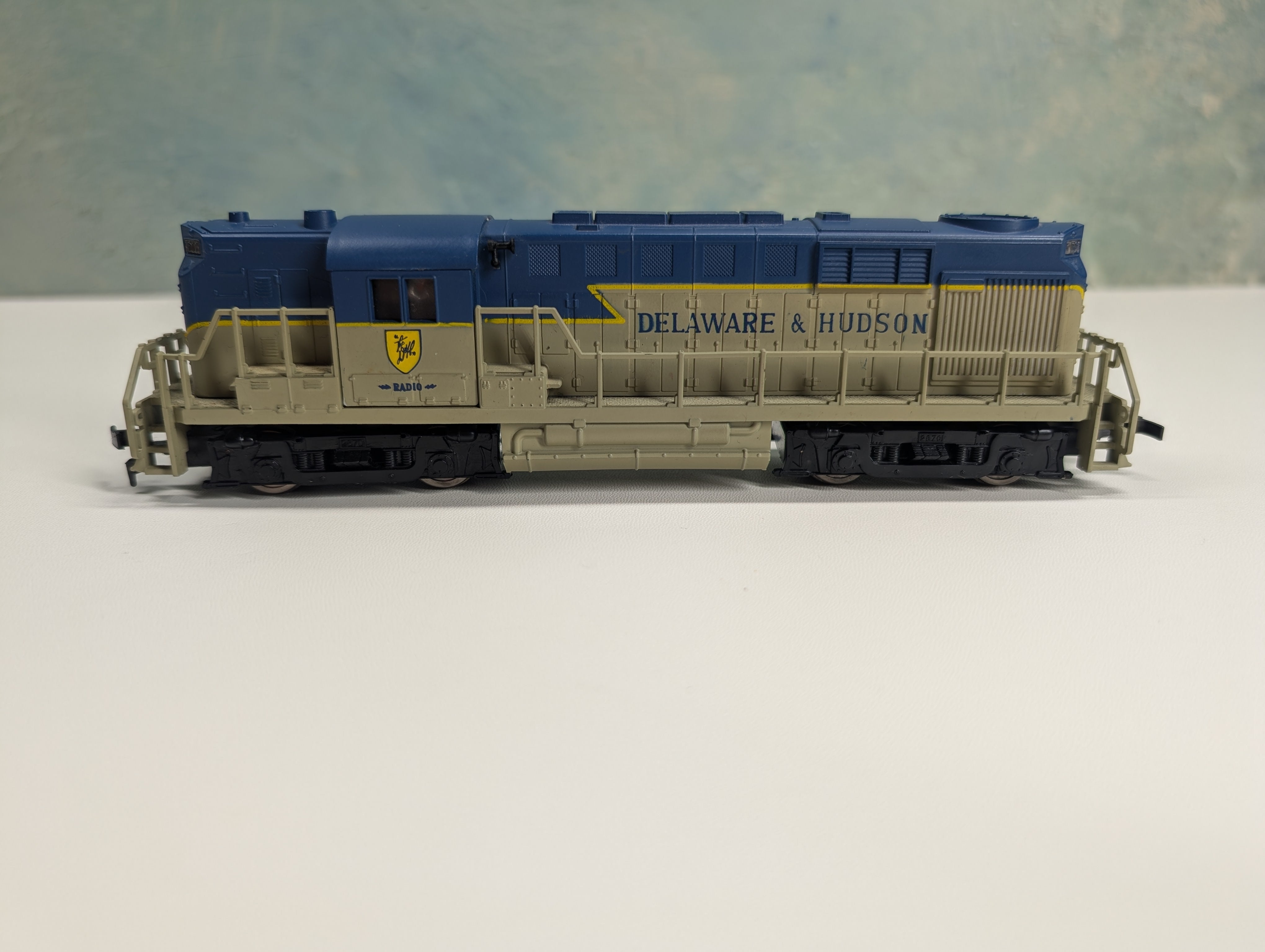 USED HO Scale RS-11 Diesel Locomotive Delaware and Hudson #7600 Runs DC