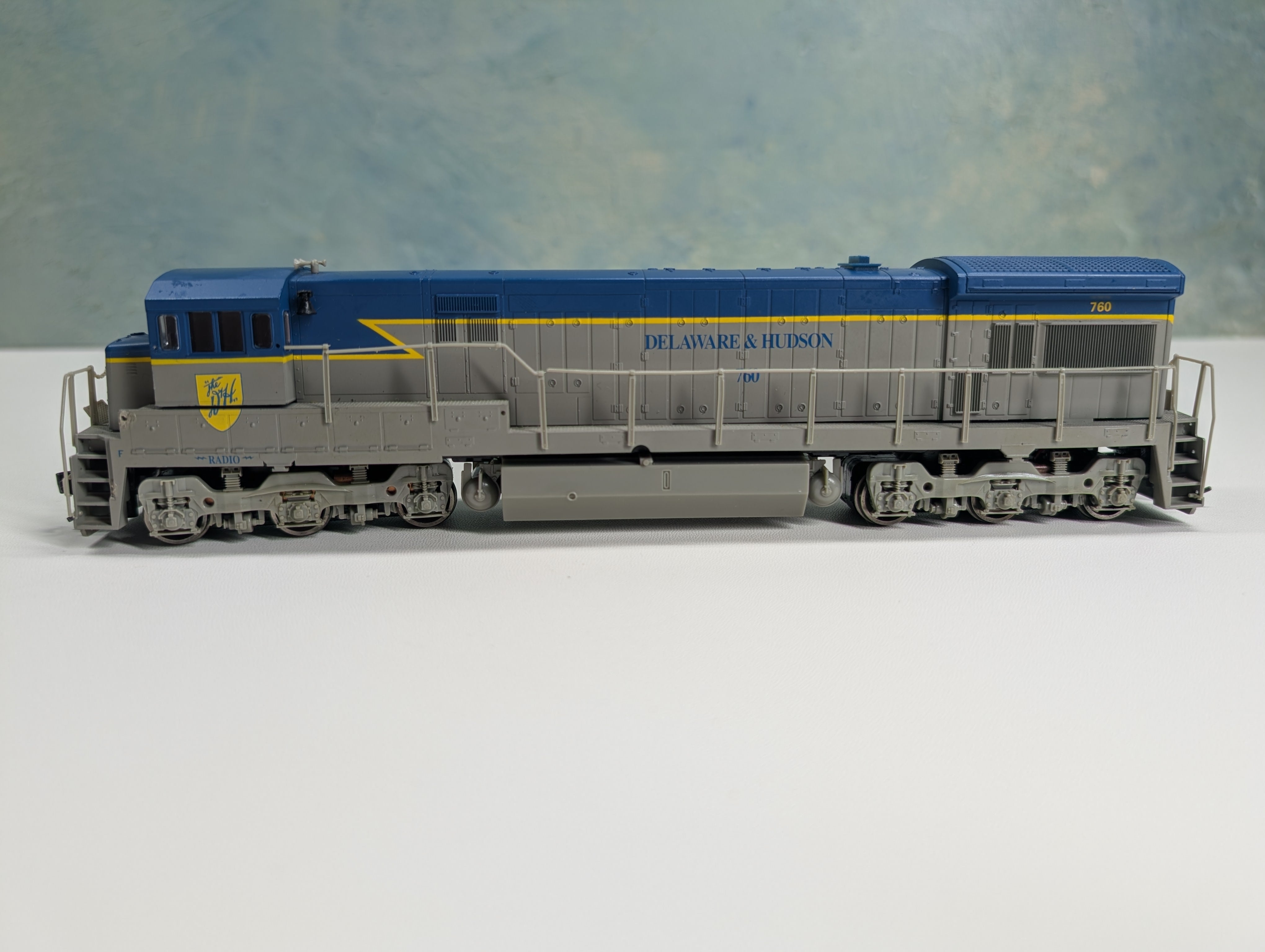 USED Atlas HO Scale U33C Diesel Locomotive Delaware and Hudson #760 Runs DC