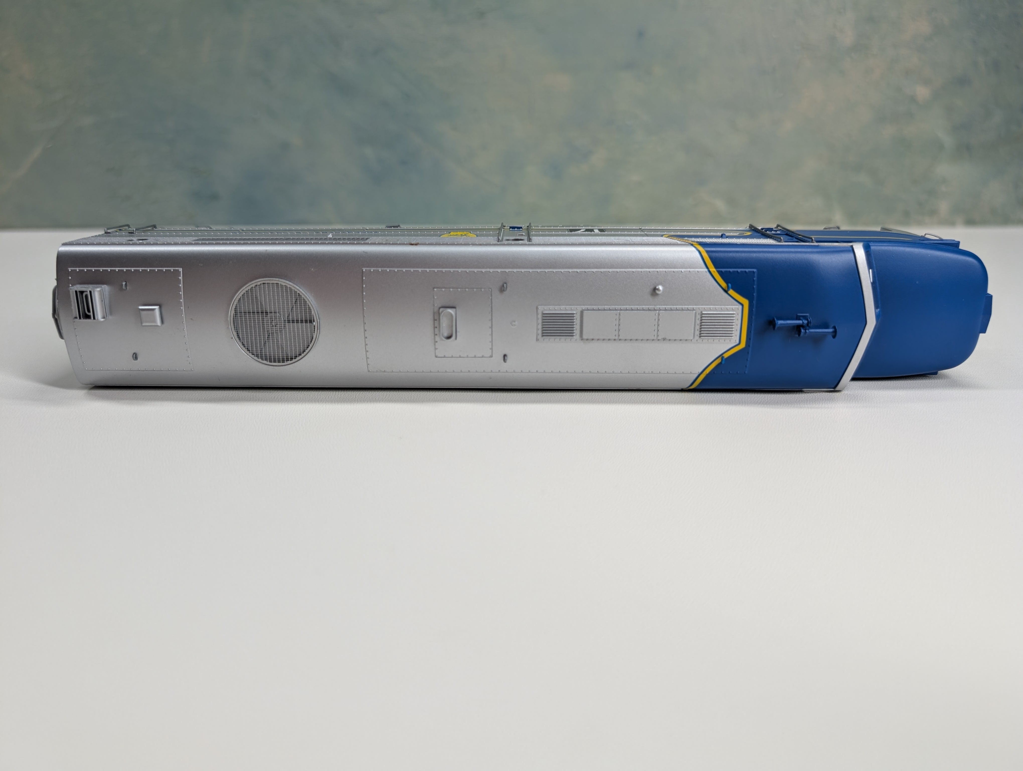 USED Life-Like HO Scale Proto 2000 PA-1 Diesel Locomotive w/ Mars Light Delaware and Hudson #17 Runs Great DC