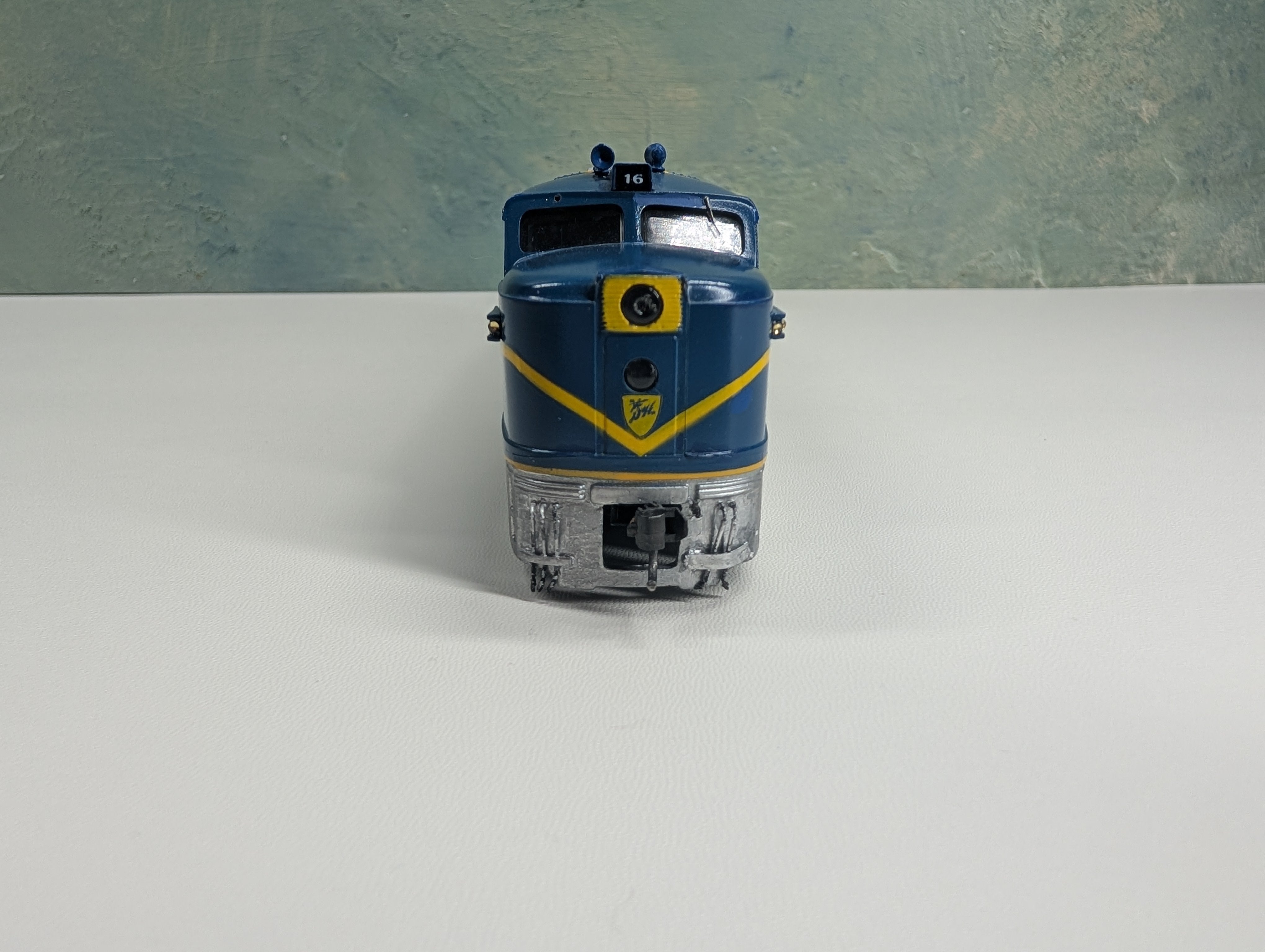 USED Athearn HO Scale PA-1 Diesel Locomotive w/ Blinking Lights Delaware and Hudson #16 Runs DC