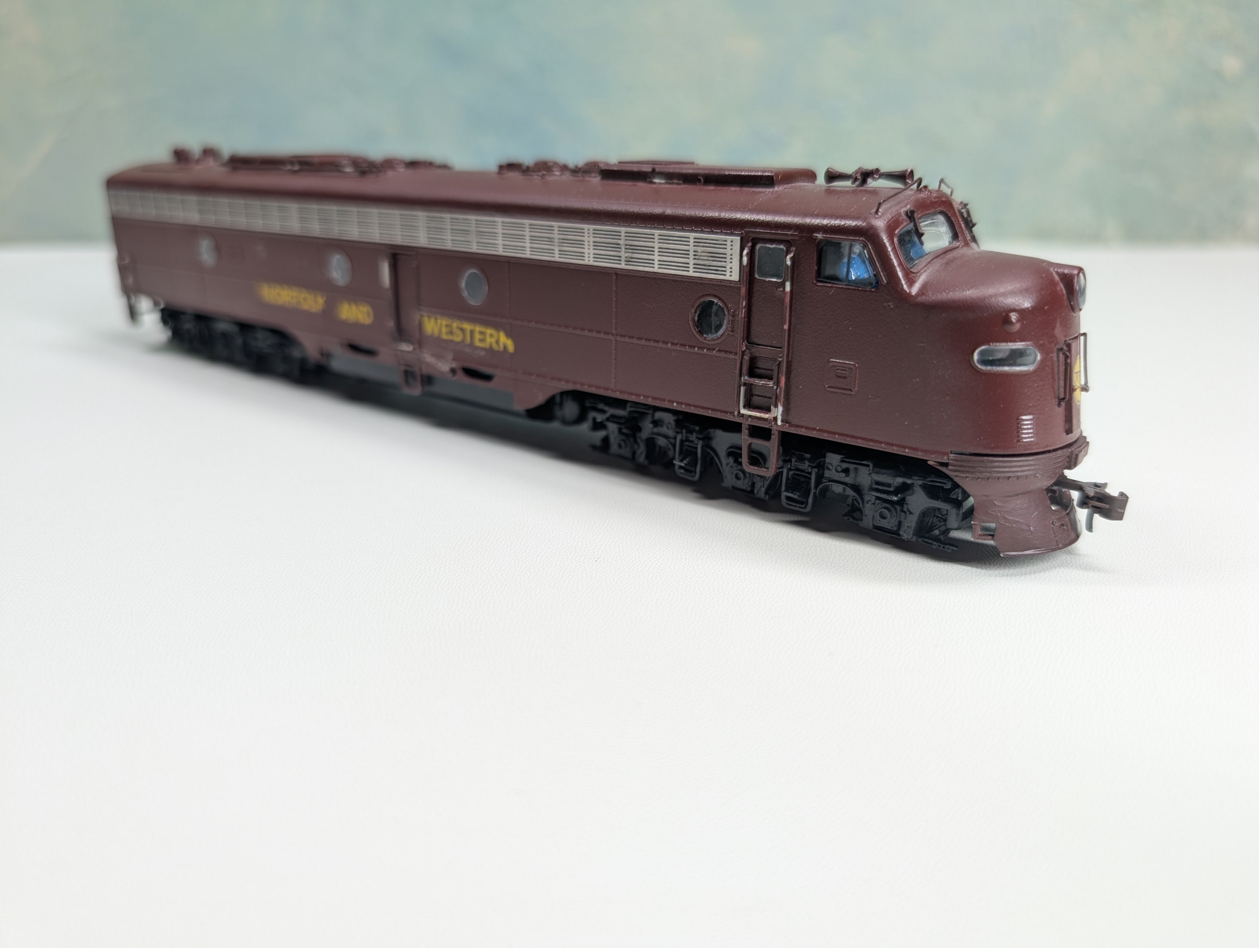 USED Life-Like HO Scale Proto E Model A Unit Diesel Locomotive Norfolk & Western Custom, Runs Great DC