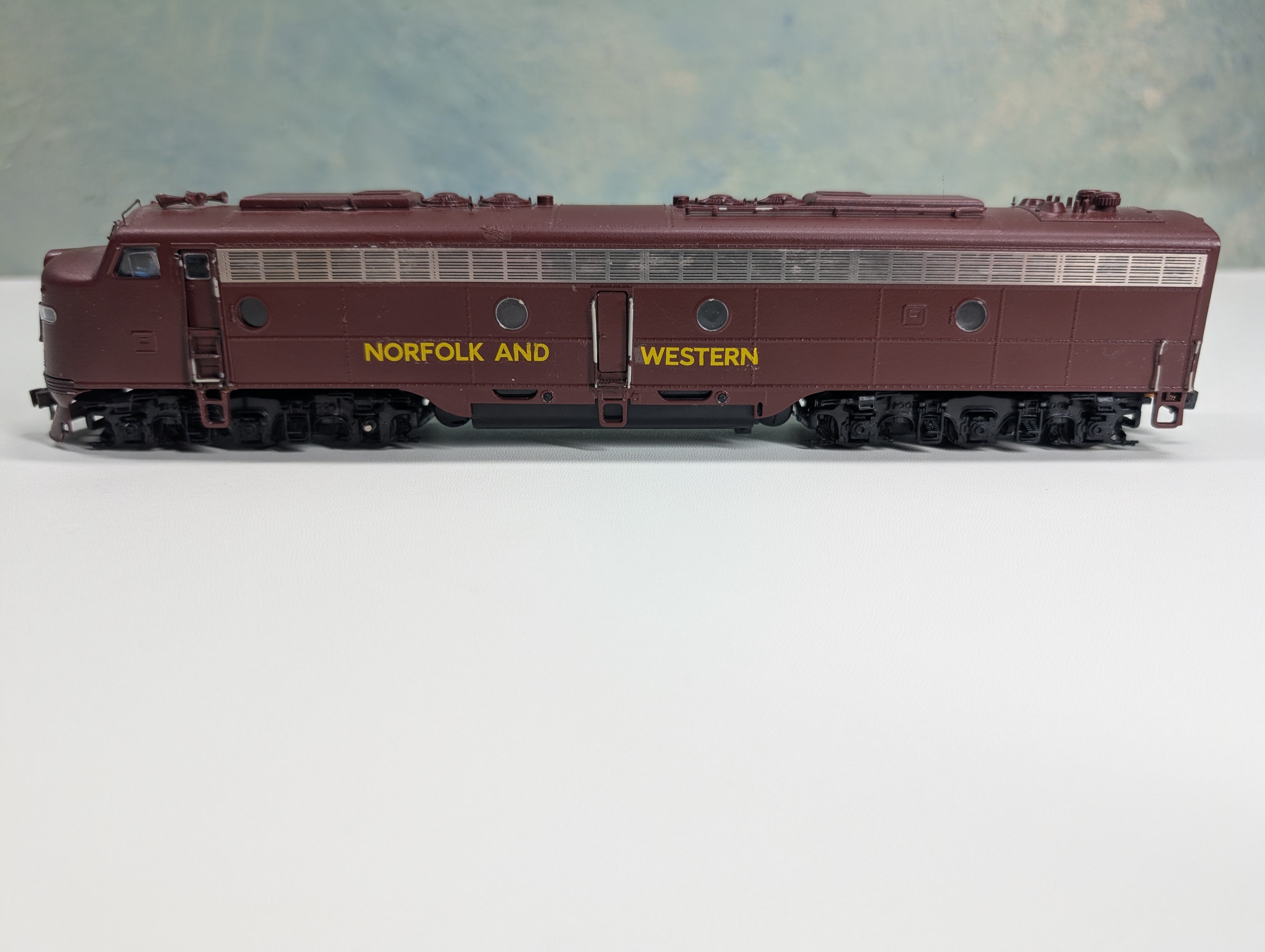 USED Life-Like HO Scale Proto E Model A Unit Diesel Locomotive Norfolk & Western Custom, Runs Great DC