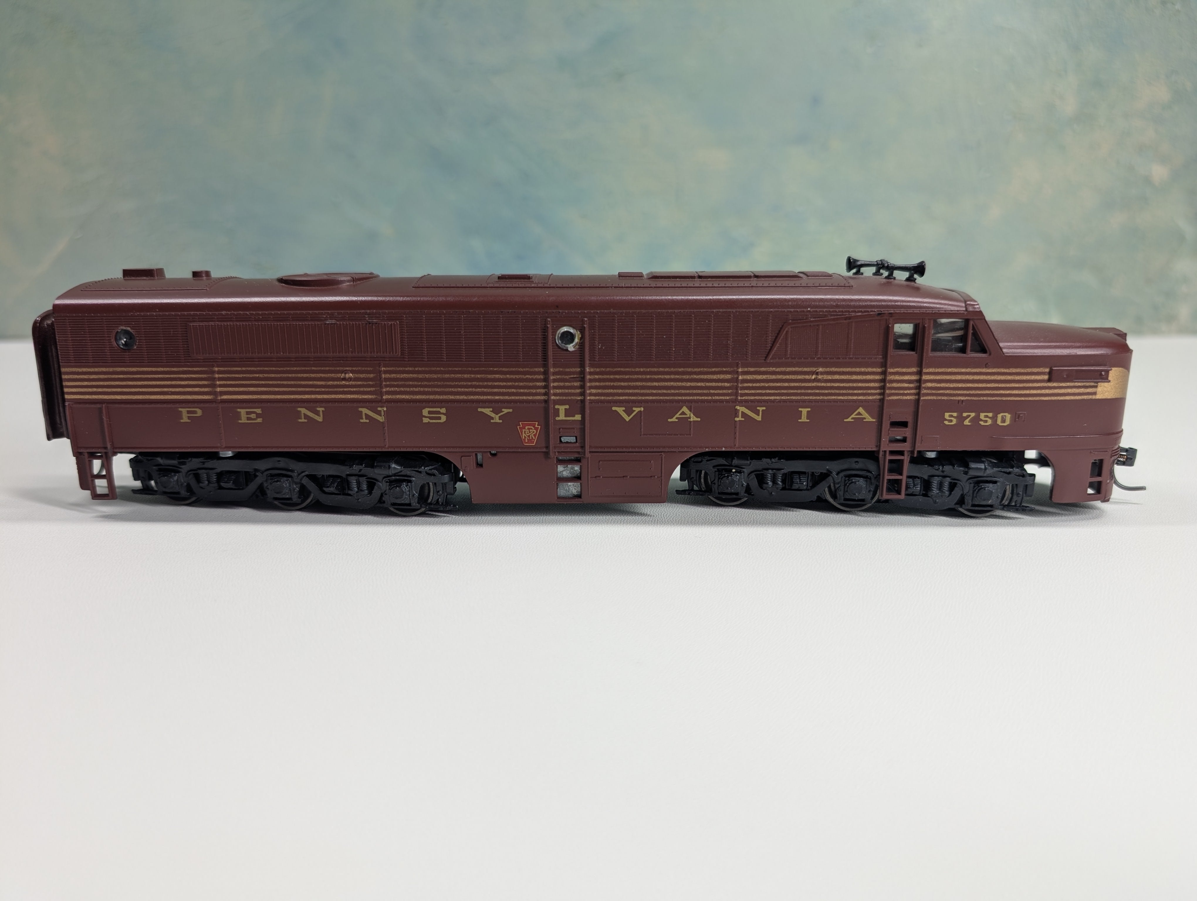 USED Athearn HO Scale PA-1 Diesel Locomotive Pennsylvania PRR #5750 Runs Great DC