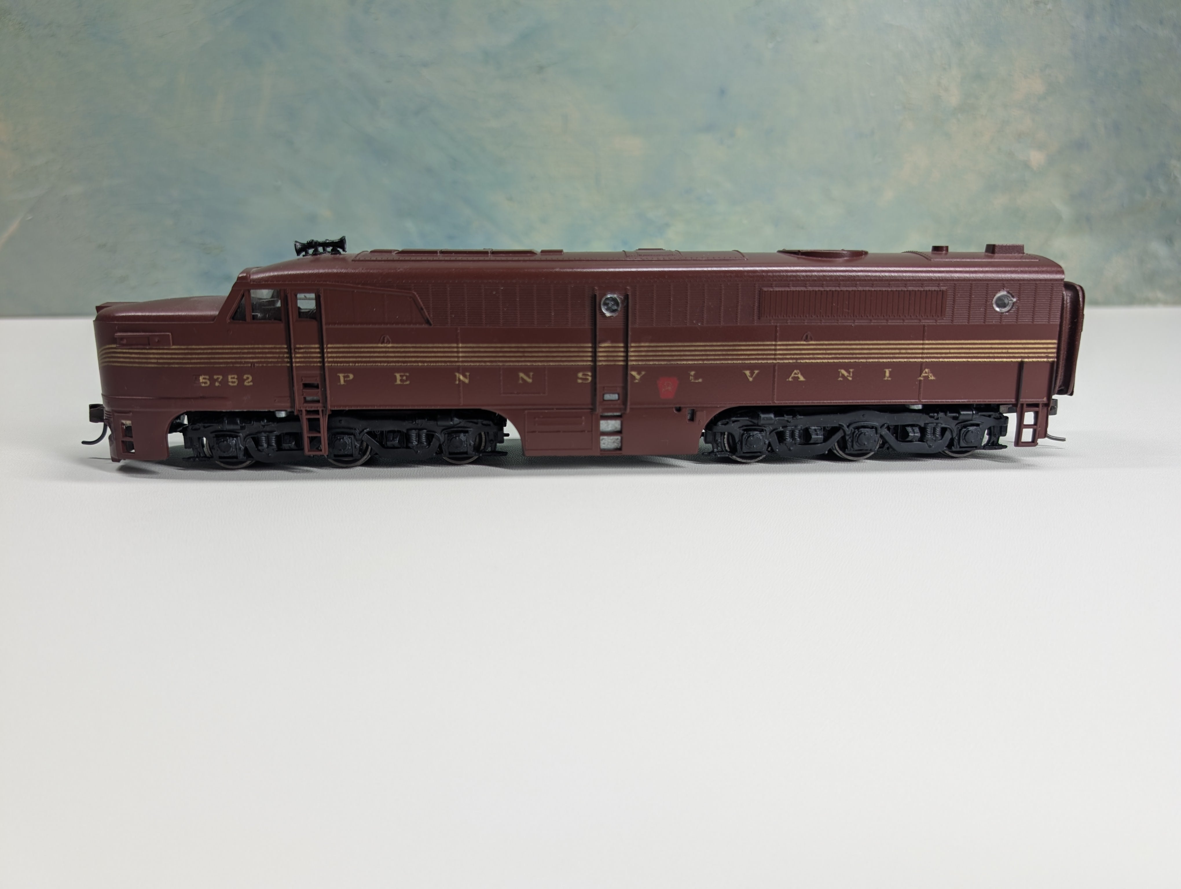 USED Athearn HO Scale PA-1 Diesel Locomotive Pennsylvania PRR #5752 Runs Great DC