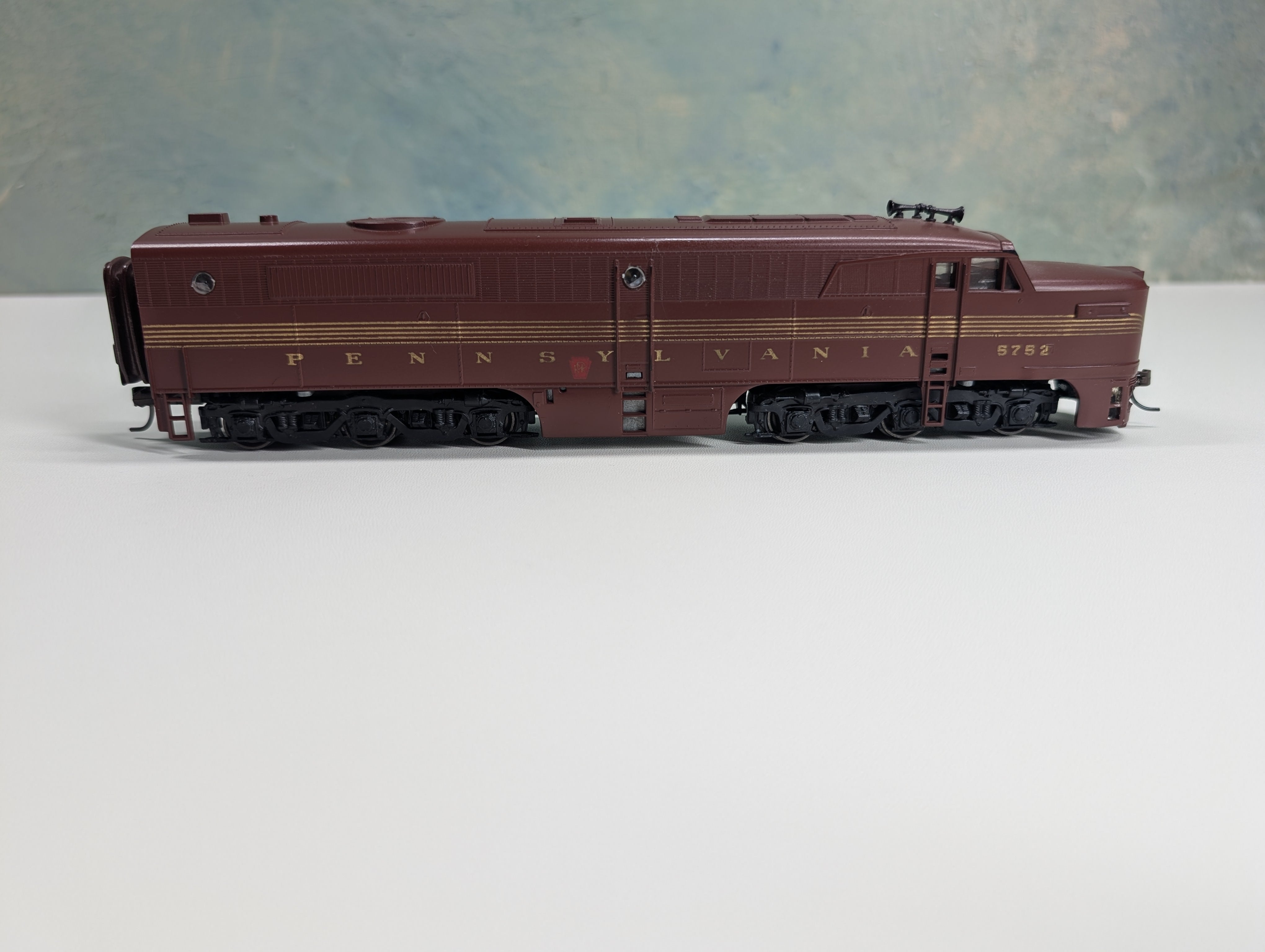 USED Athearn HO Scale PA-1 Diesel Locomotive Pennsylvania PRR #5752 Runs Great DC