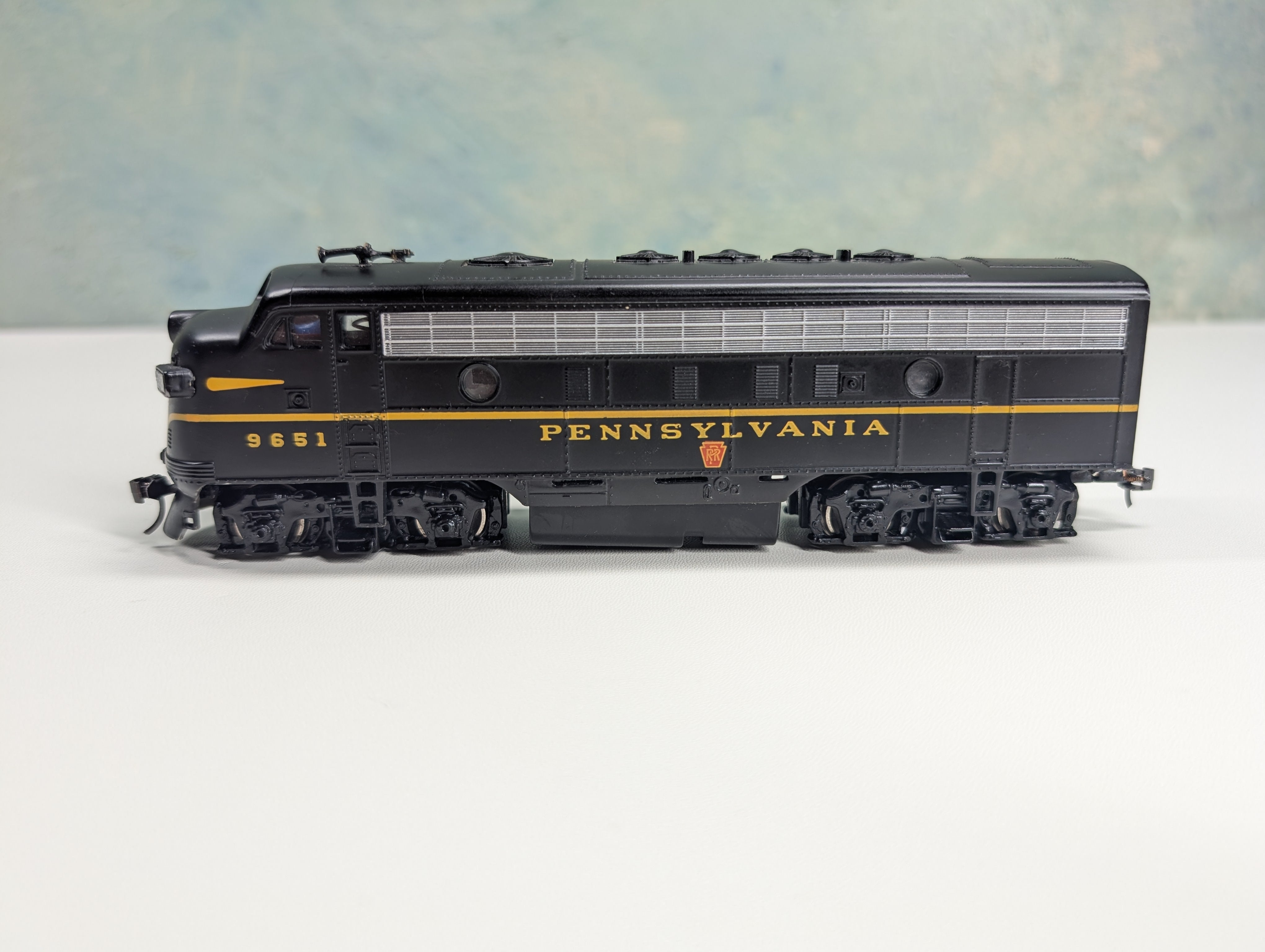 USED Bachmann 31215 HO Scale Plus EMD F7A Diesel Locomotive Pennsylvania PRR #9651 Runs Great DC