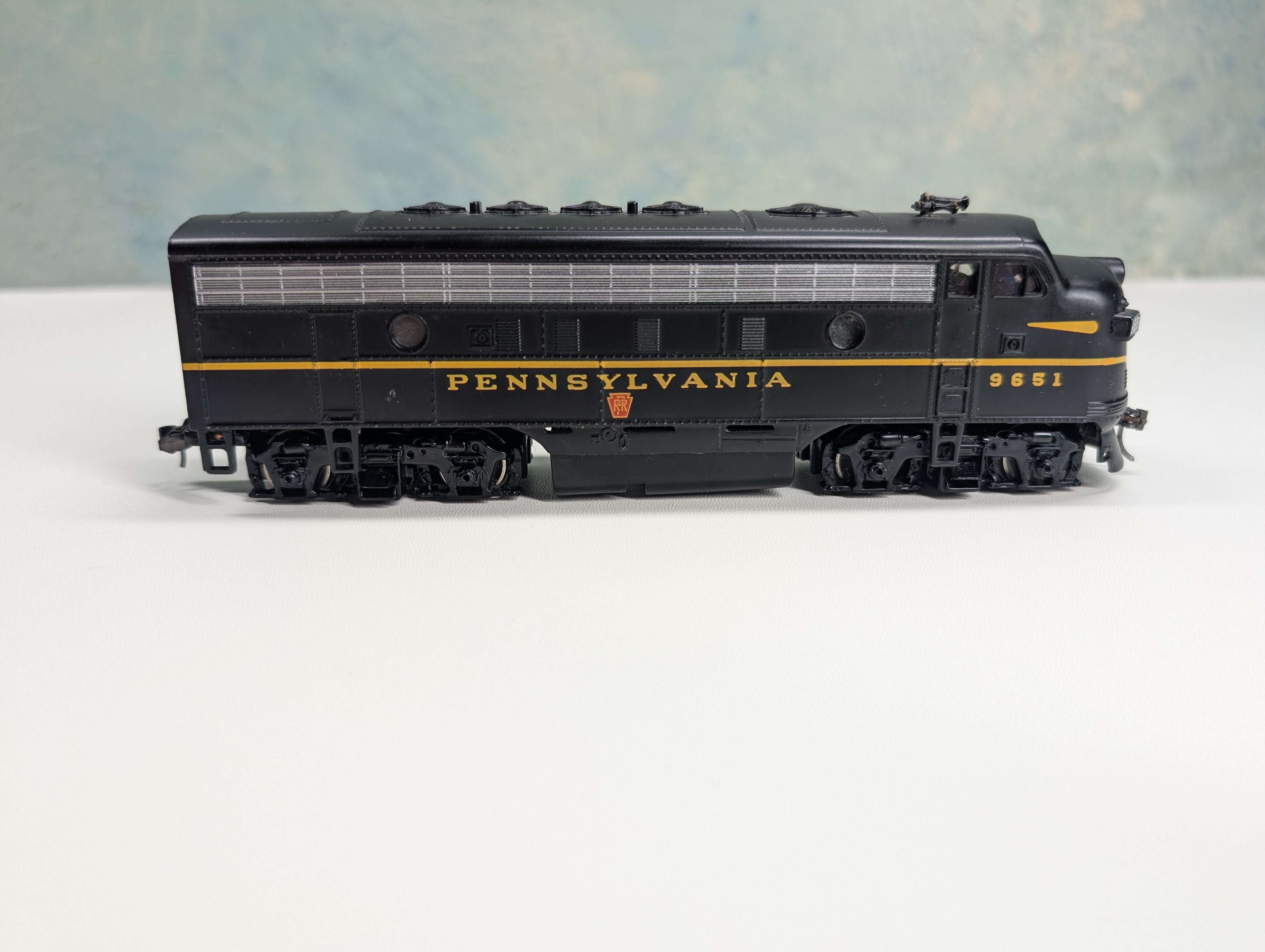 USED Bachmann 31215 HO Scale Plus EMD F7A Diesel Locomotive Pennsylvania PRR #9651 Runs Great DC