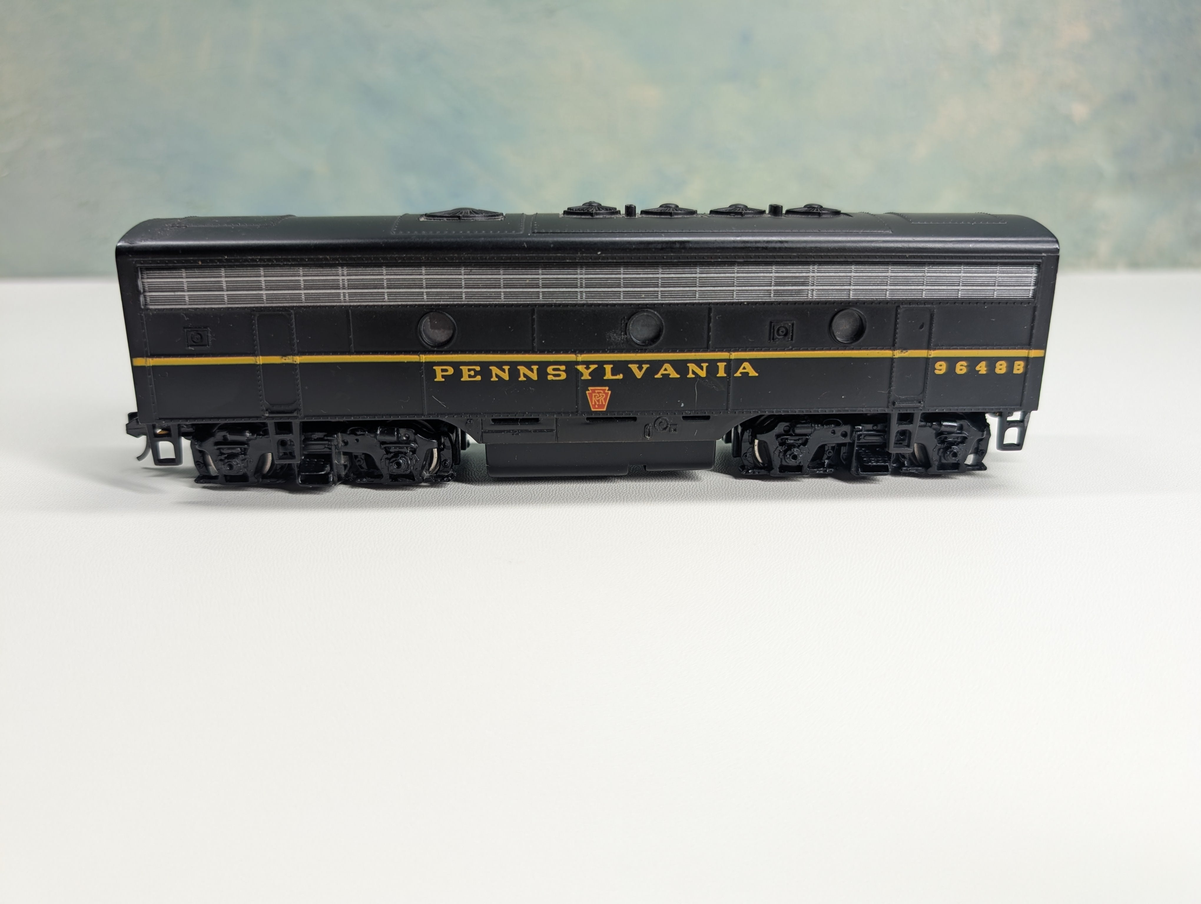 USED Bachmann 11217 HO Scale Plus EMD F7B Diesel Locomotive Pennsylvania PRR #9648 B Runs Great DC