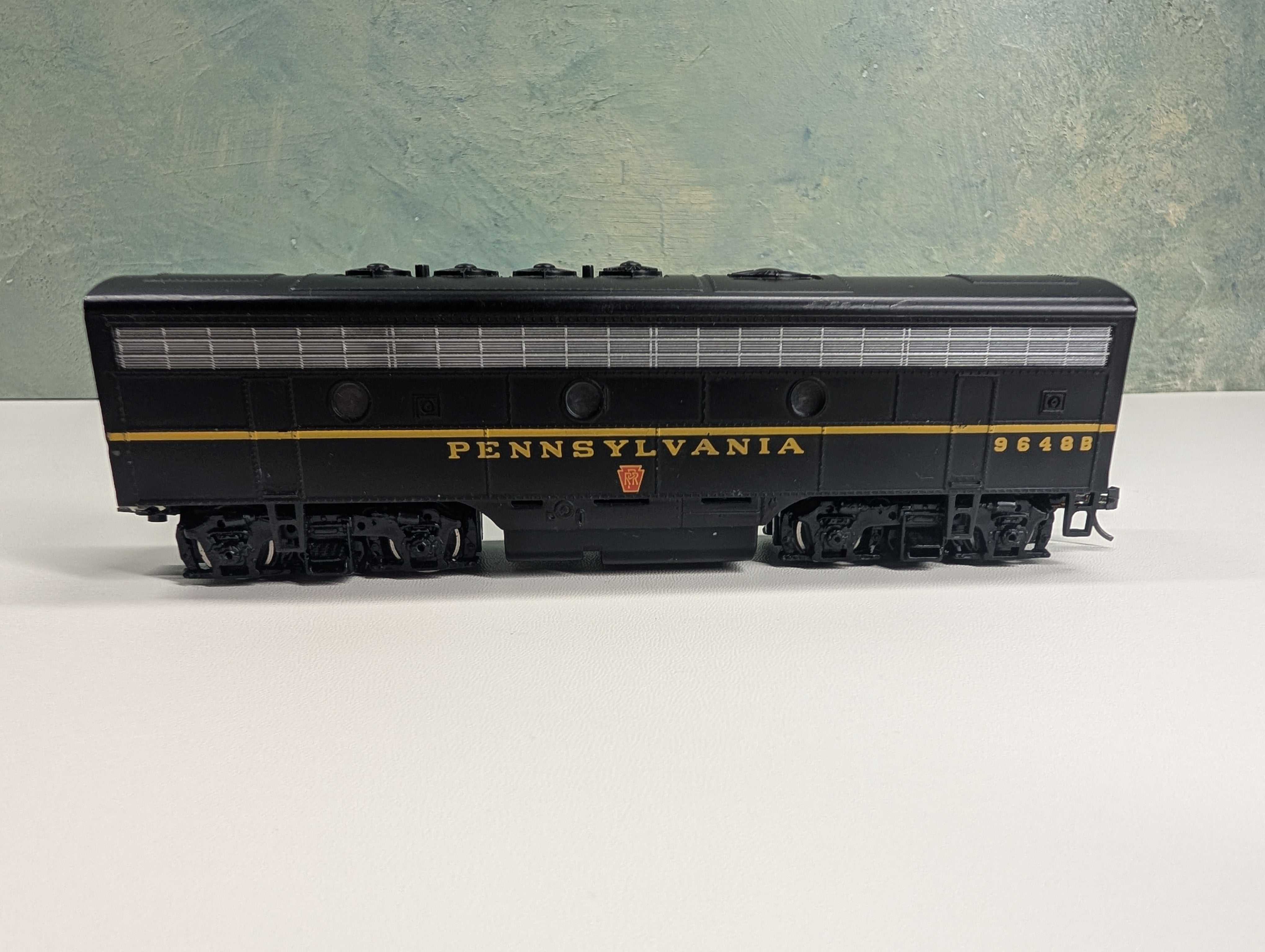 USED Bachmann 11217 HO Scale Plus EMD F7B Diesel Locomotive Pennsylvania PRR #9648 B Runs Great DC