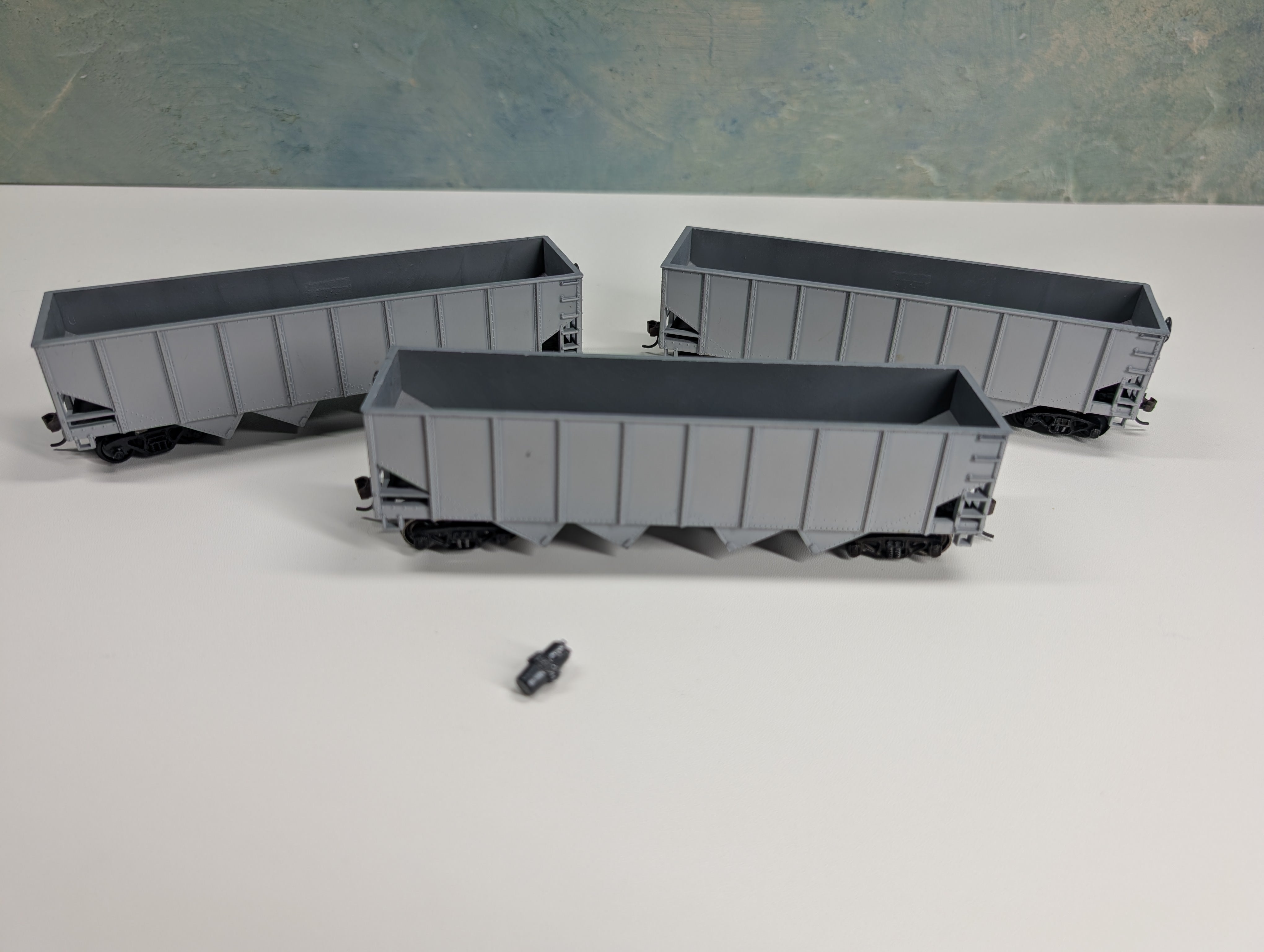 USED HO Scale Undecorated Gray Quad Hoppers (3 pcs)