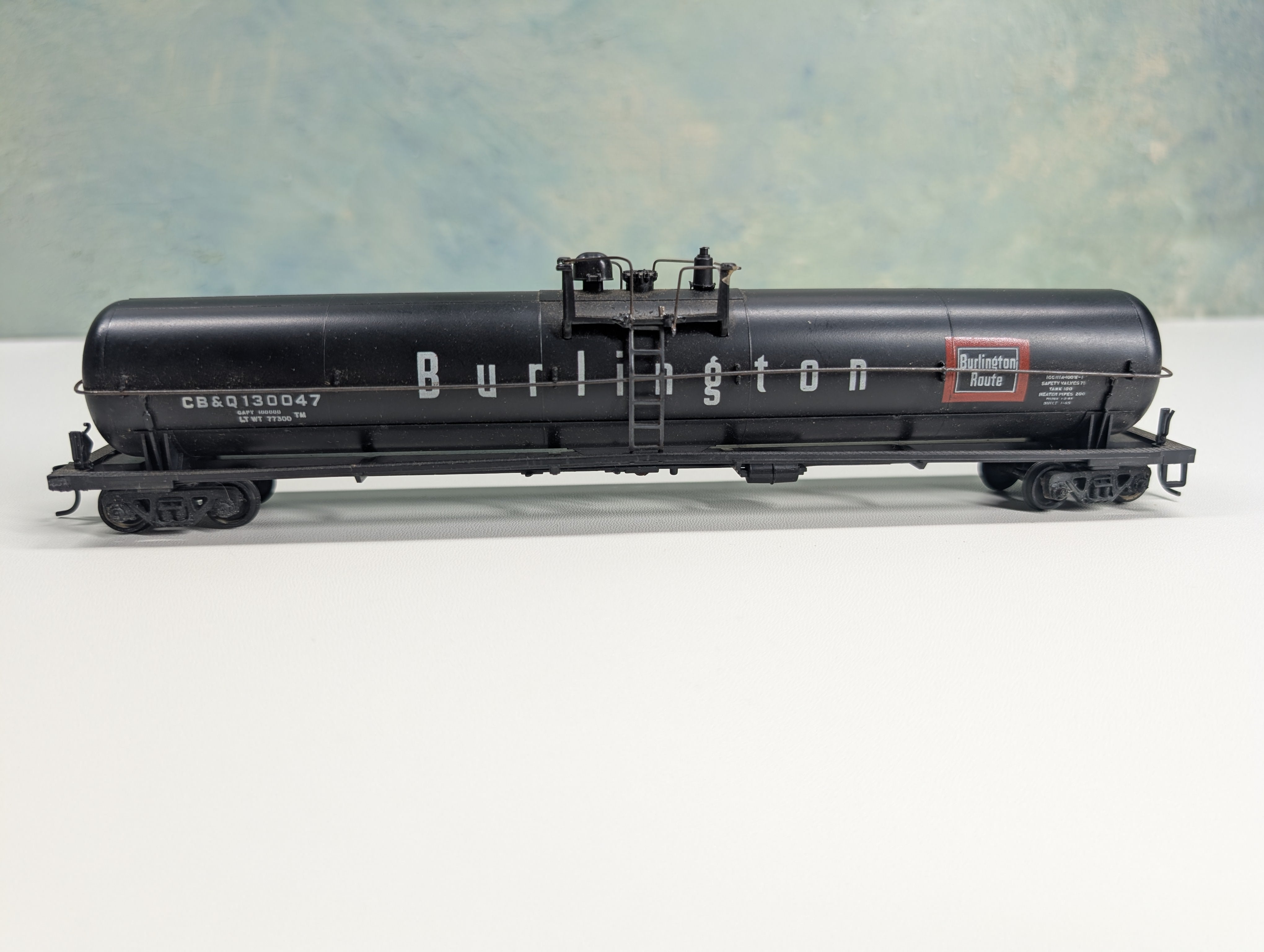 USED Athearn HO Scale 60' Tank Car Burlington CB&Q #130047