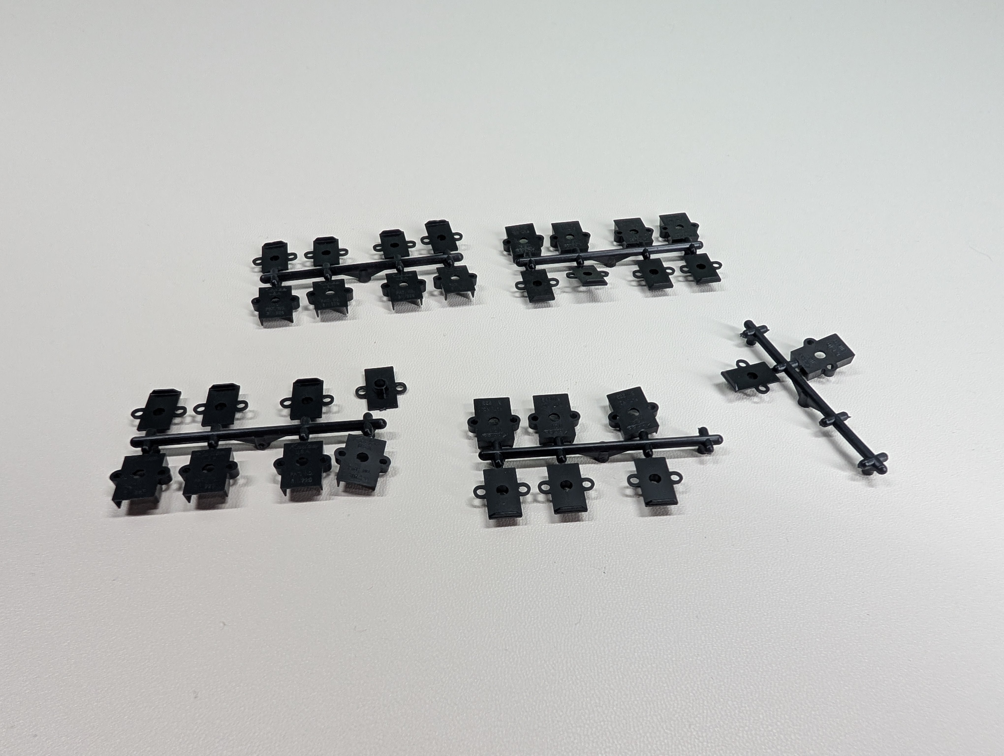 USED Kadee HO Scale Lot of Gearboxes (For 8 Cars)