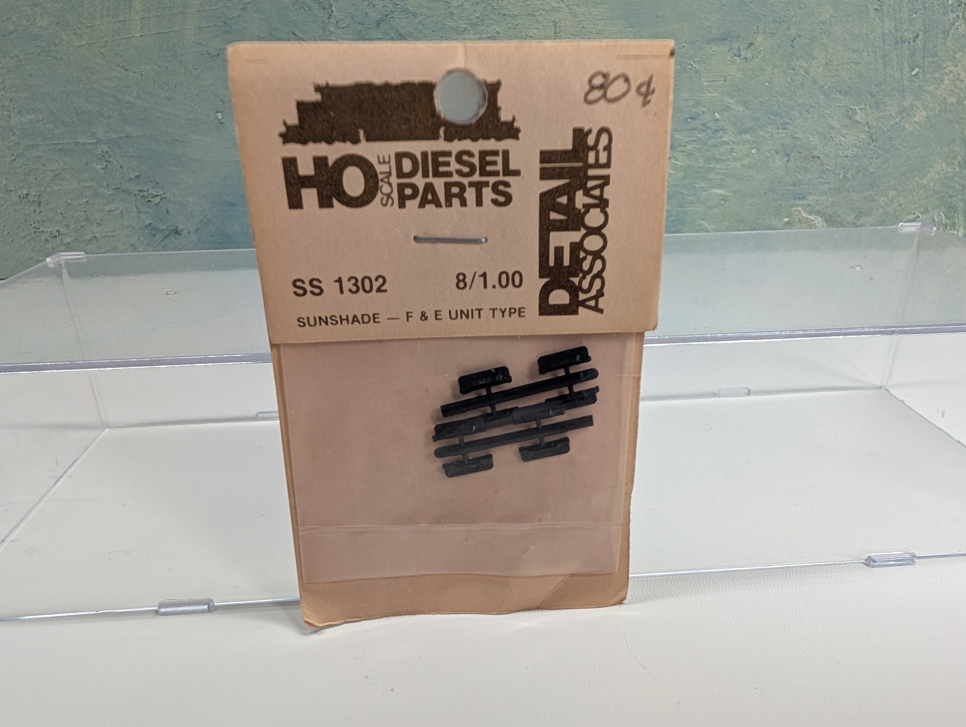 Detail Associates 1302 HO Scale F & E Unit Sun Shades (Black) (8 pcs)