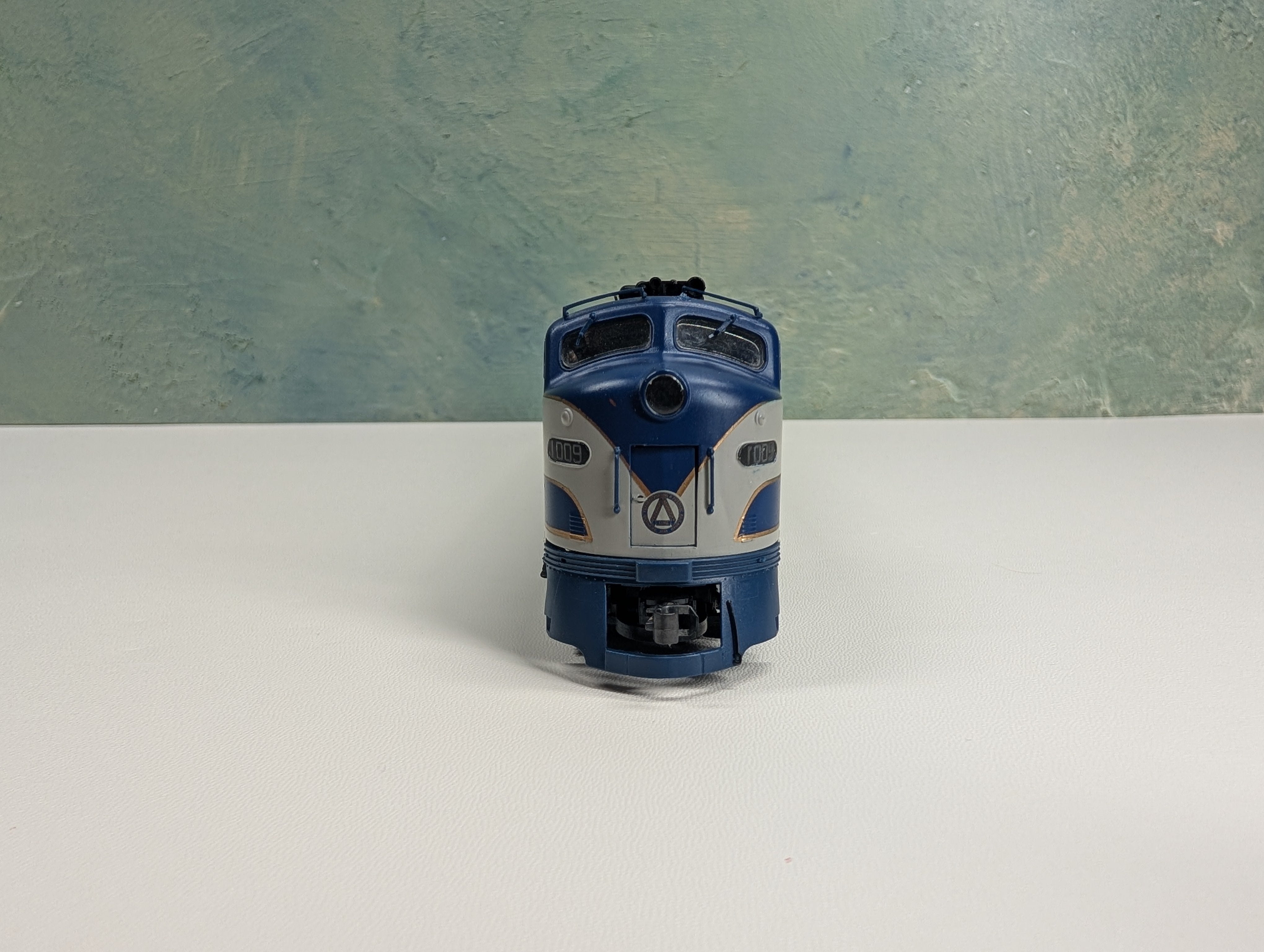 USED Life-Like HO Scale Proto 2000 E8/9 Diesel Locomotive Richmond Fredericksburg & Potomac #1009 Runs Great Digitrax DCC