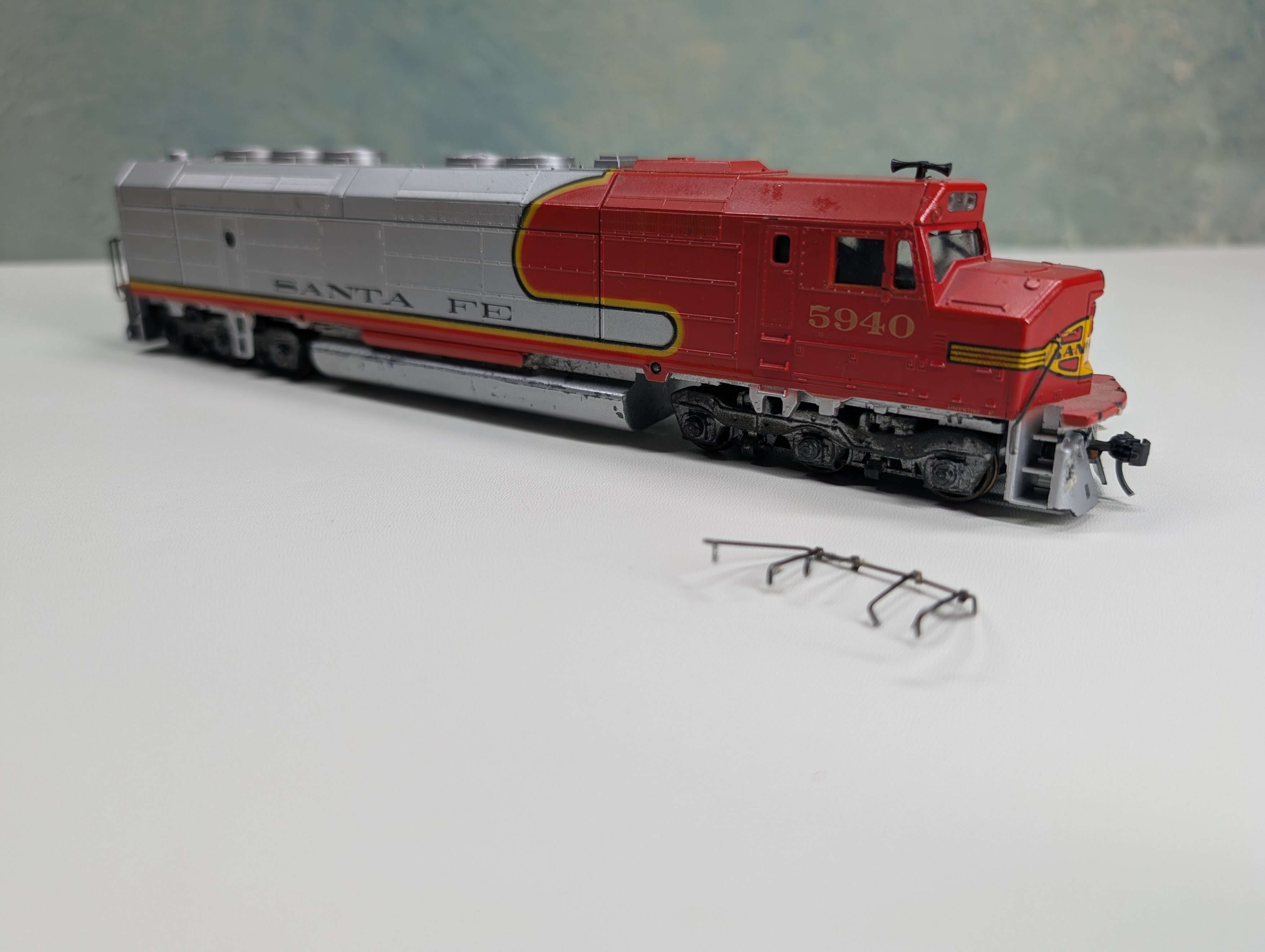 USED Athearn HO Scale FP45 Diesel Locomotive Santa Fe #5940 Runs Great DC