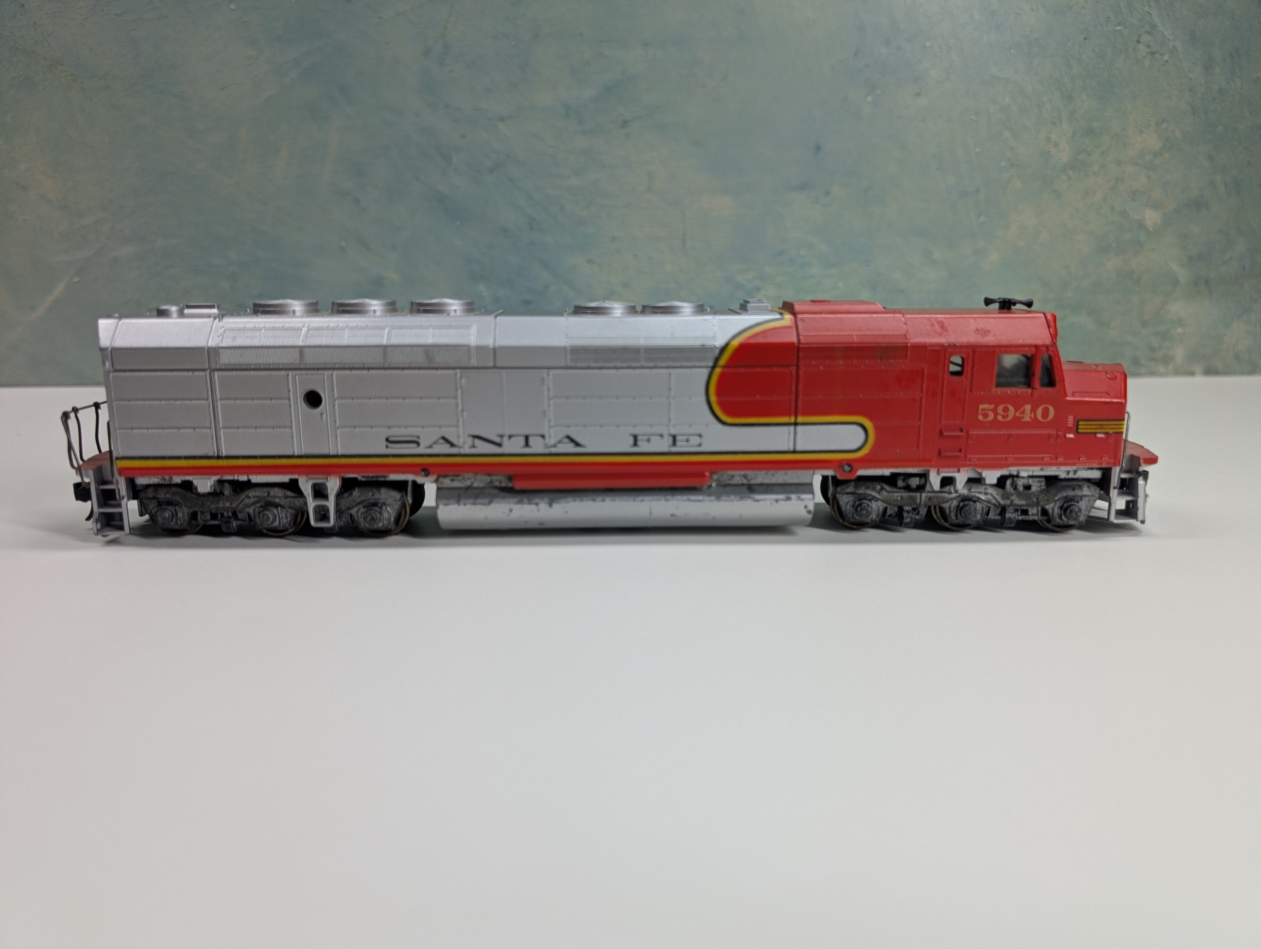 USED Athearn HO Scale FP45 Diesel Locomotive Santa Fe #5940 Runs Great DC