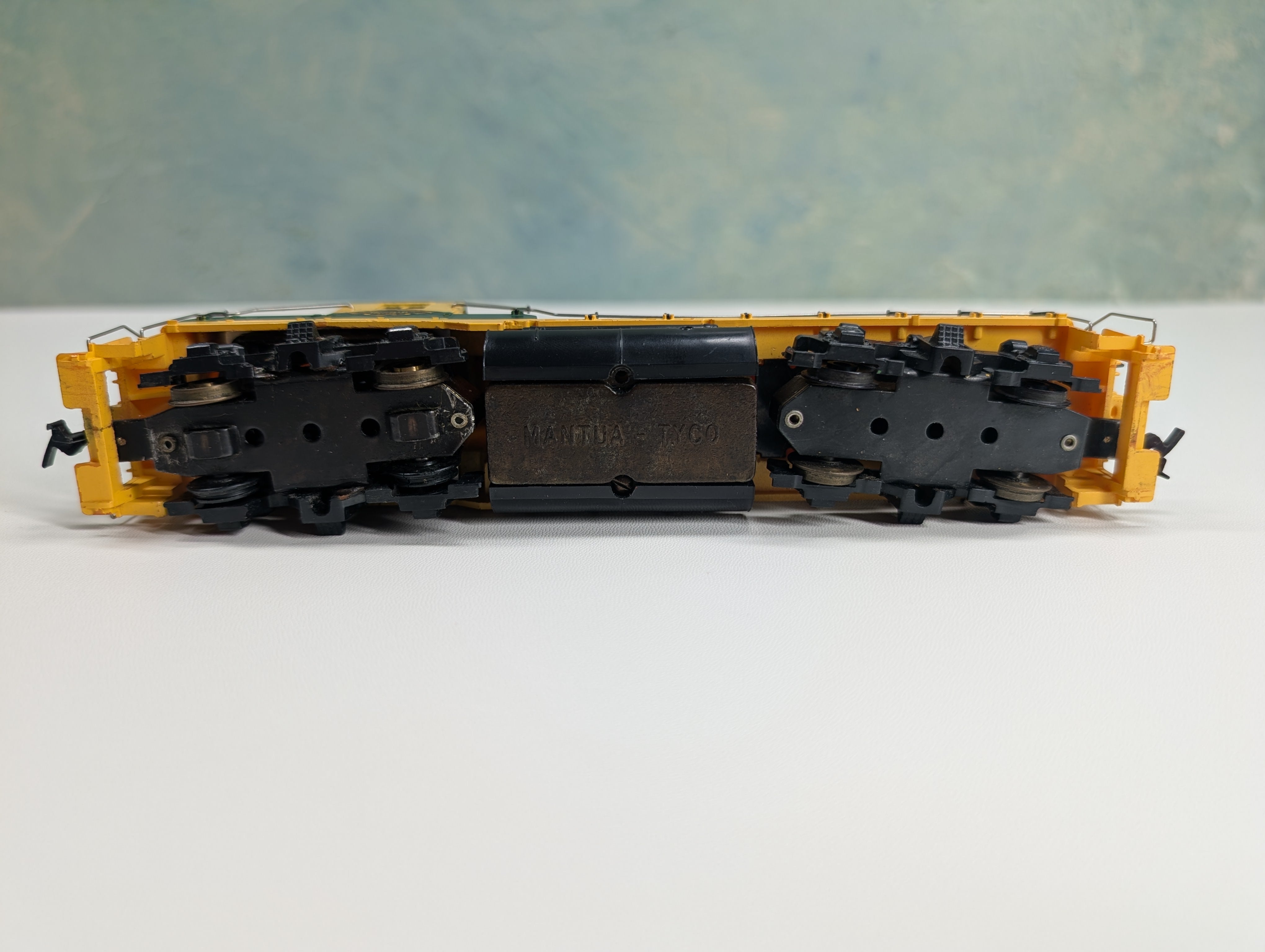 USED Tyco HO Scale GP20 Diesel Locomotive Reading #5628 Unpowered