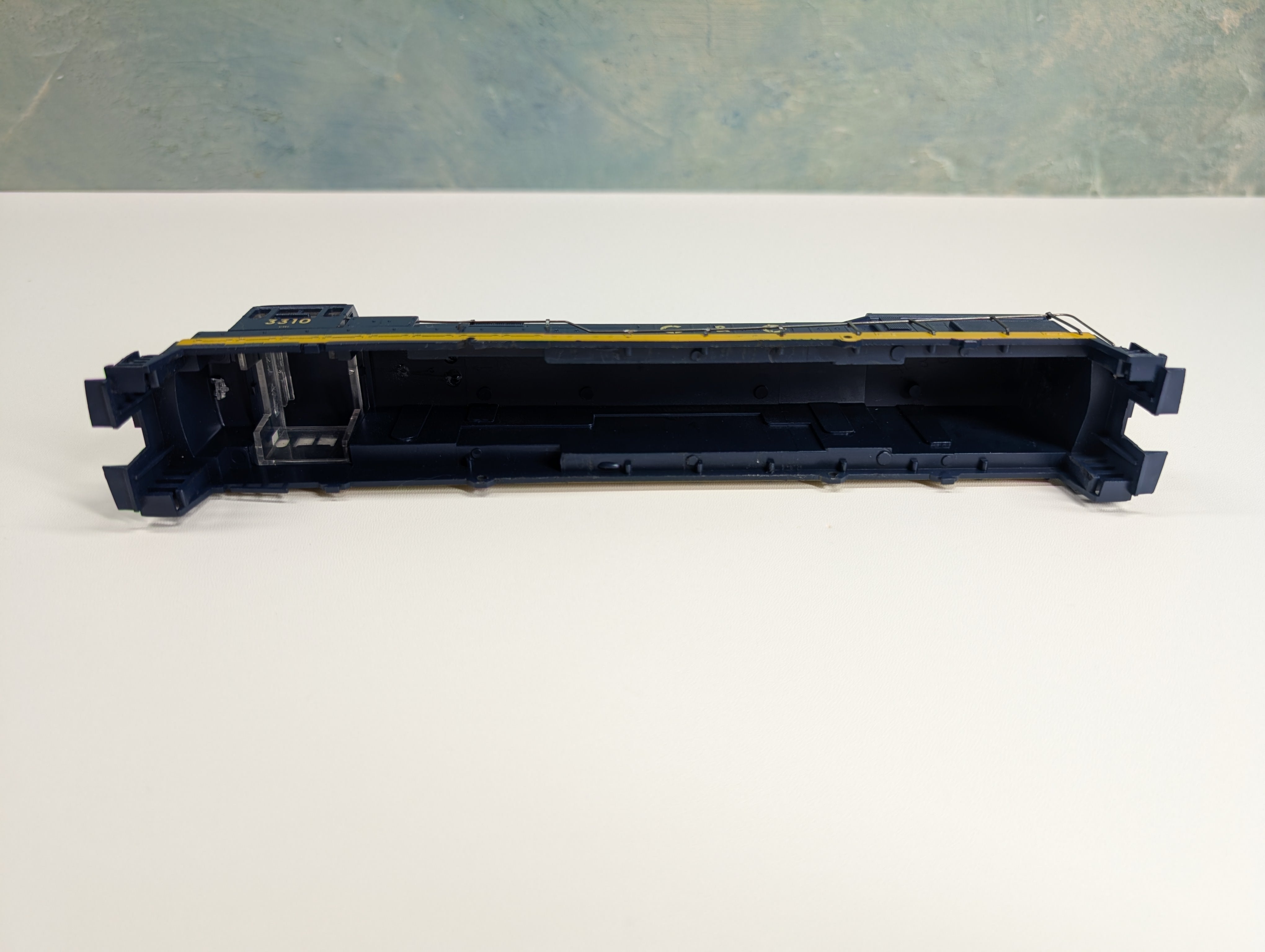 USED Athearn HO Scale U30C Diesel Locomotive Chesapeake and Ohio C&O #3310 Parts/Repairs DC