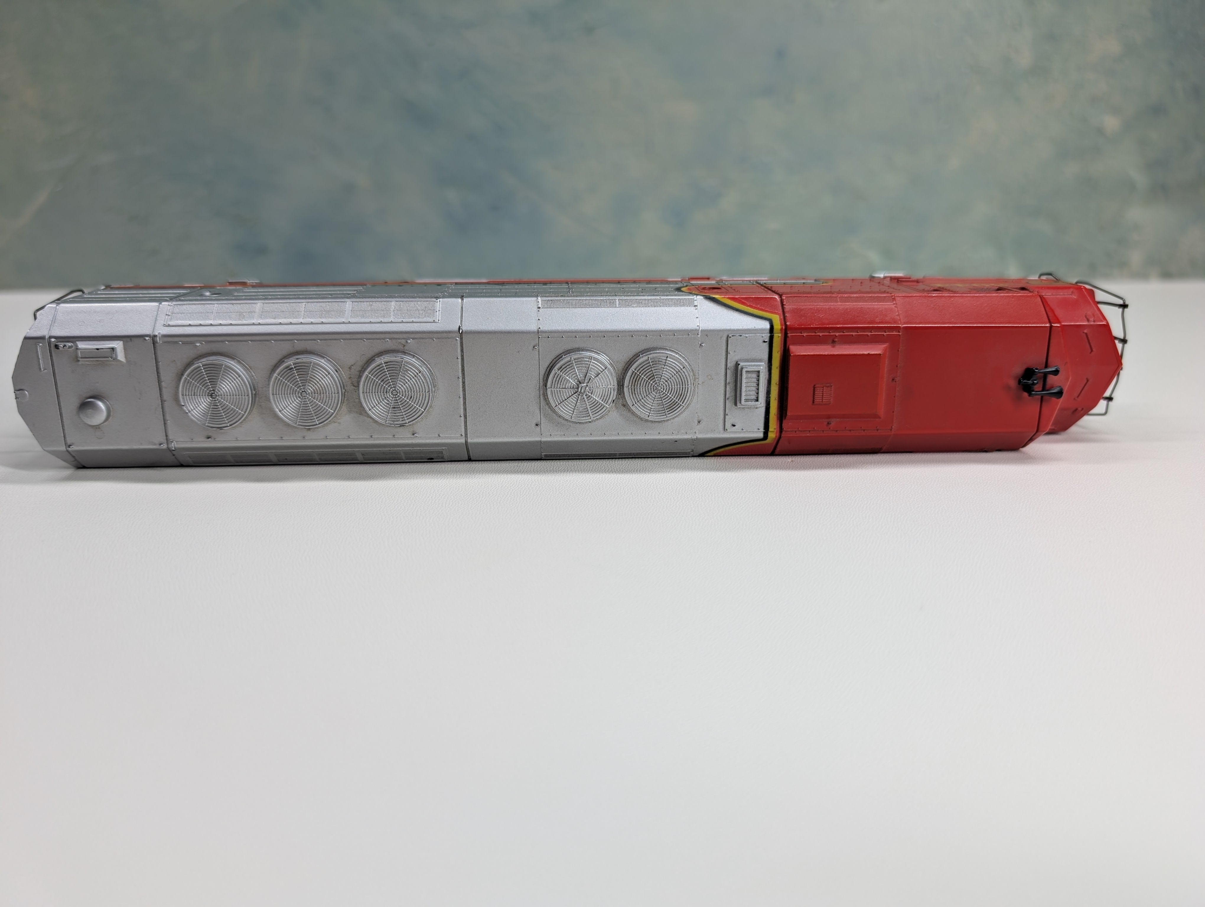 USED Athearn HO Scale FP45 Diesel Locomotive Santa Fe #5944 Runs Great DC