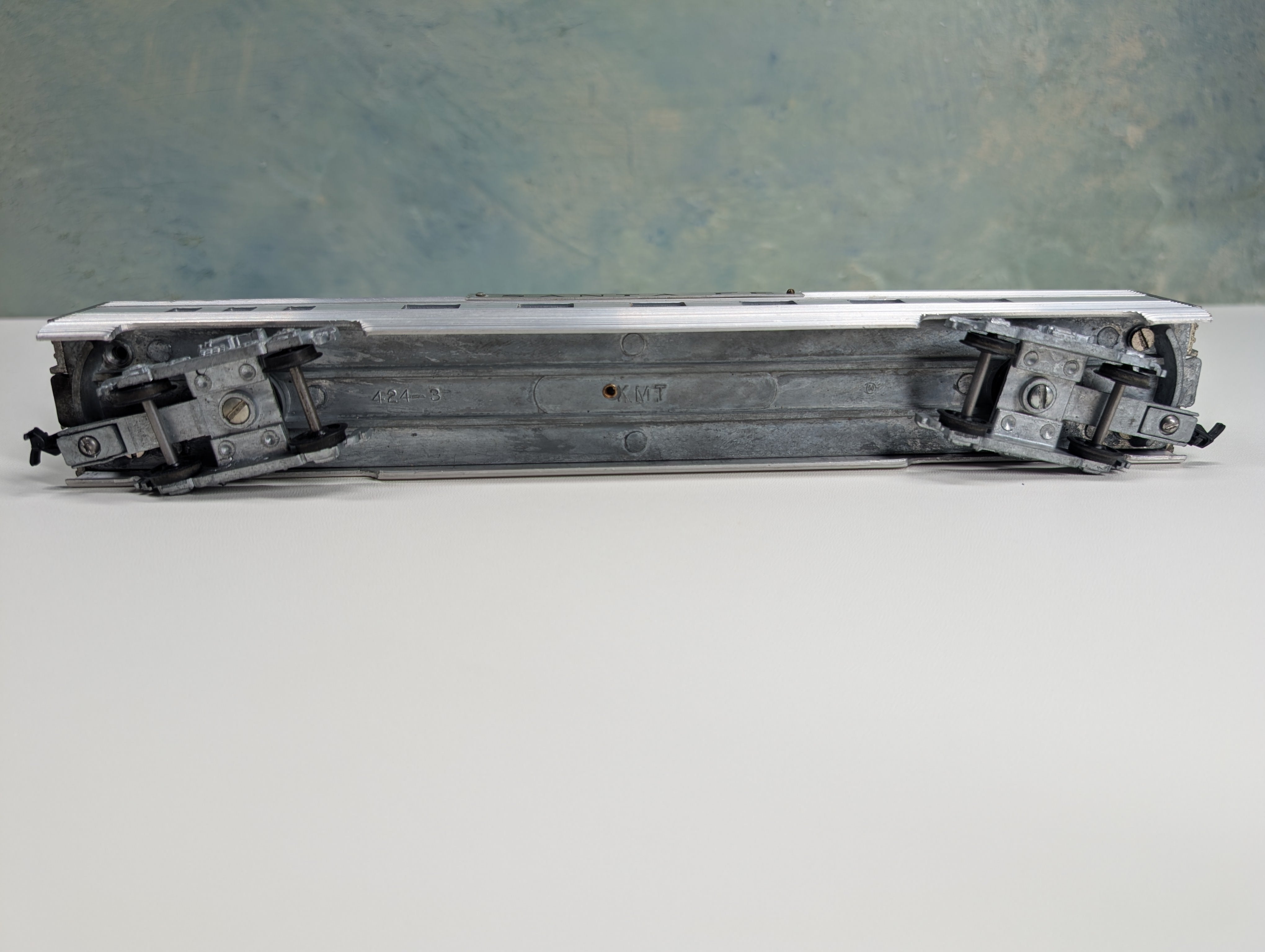 USED KMT HO Scale Aluminum Passenger Car Santa Fe