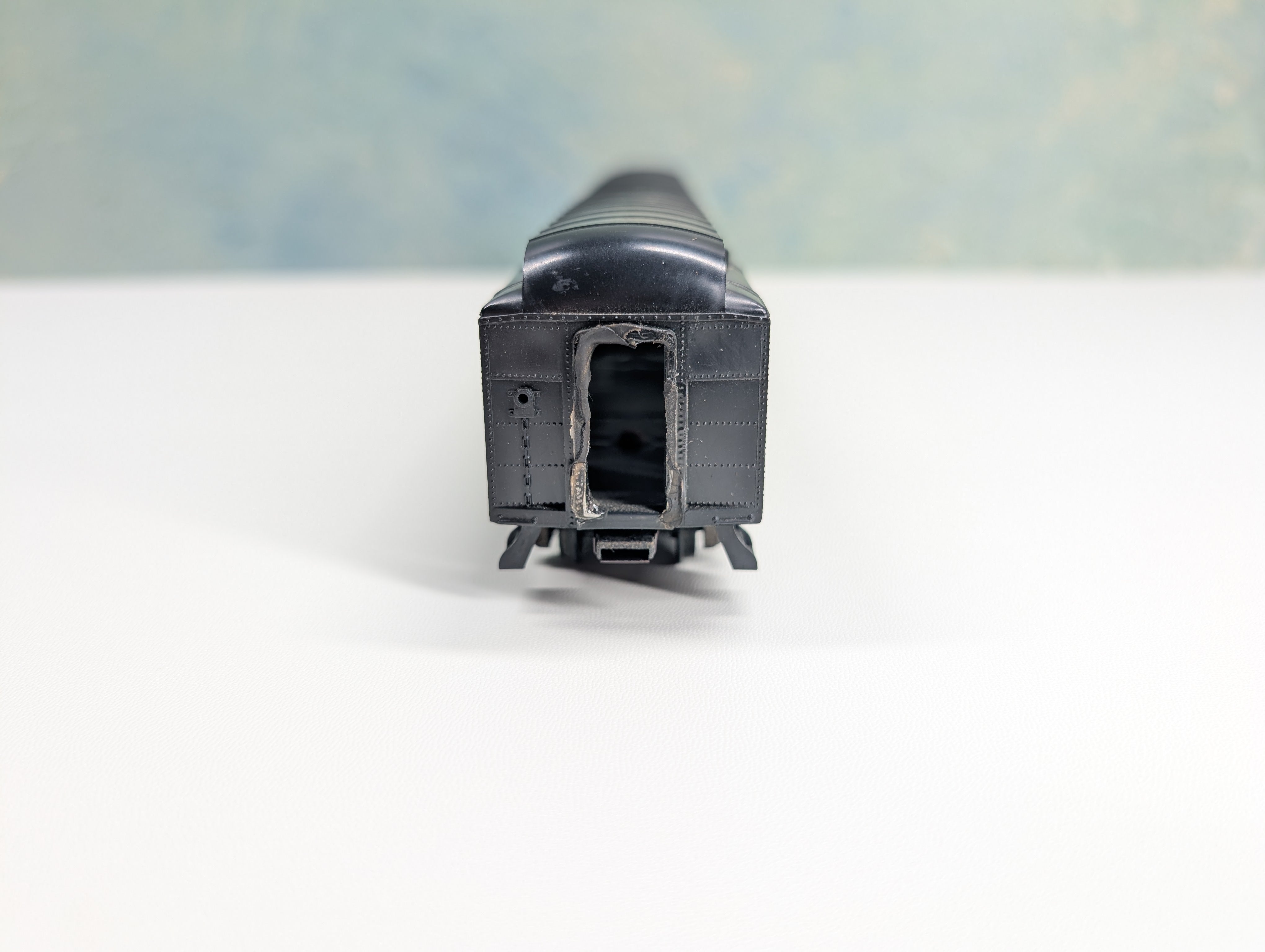 USED Athearn HO Scale Observation Passenger Car Undecorated