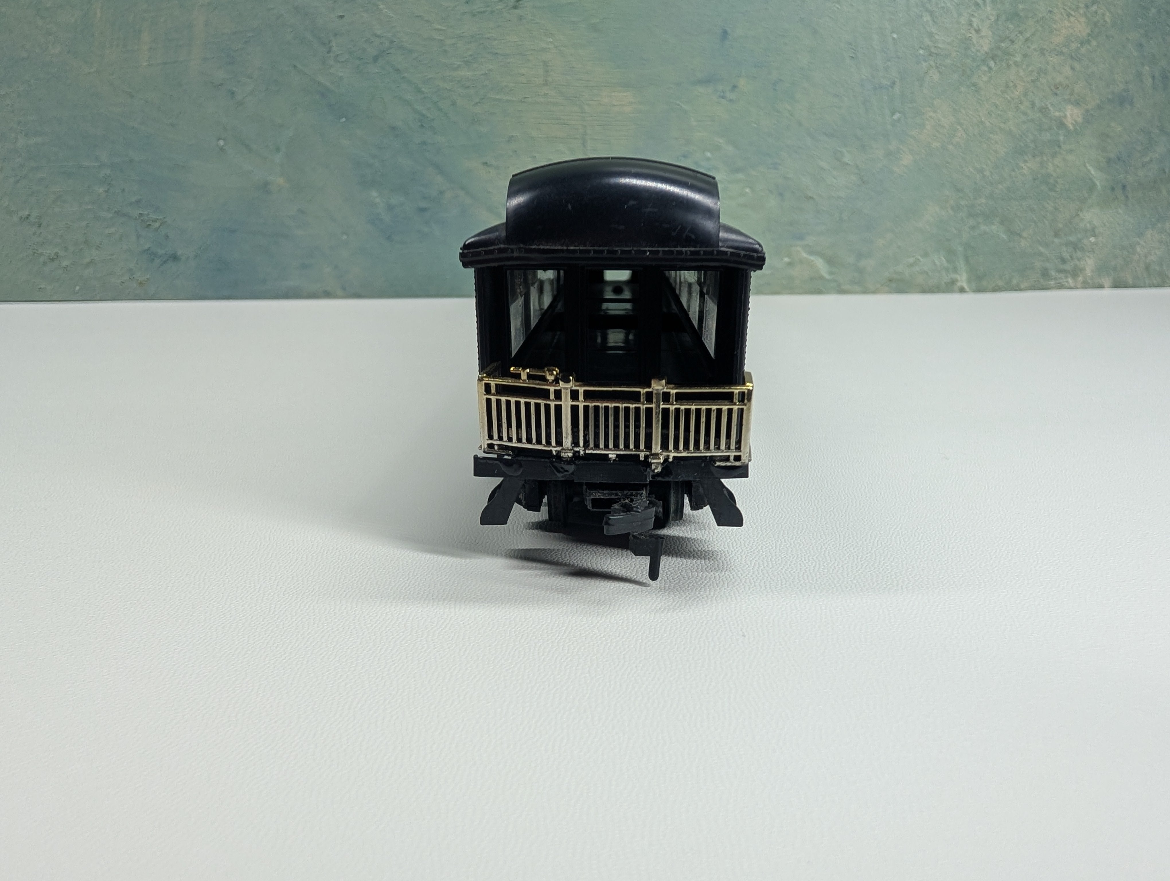 USED Athearn HO Scale Observation Passenger Car Undecorated