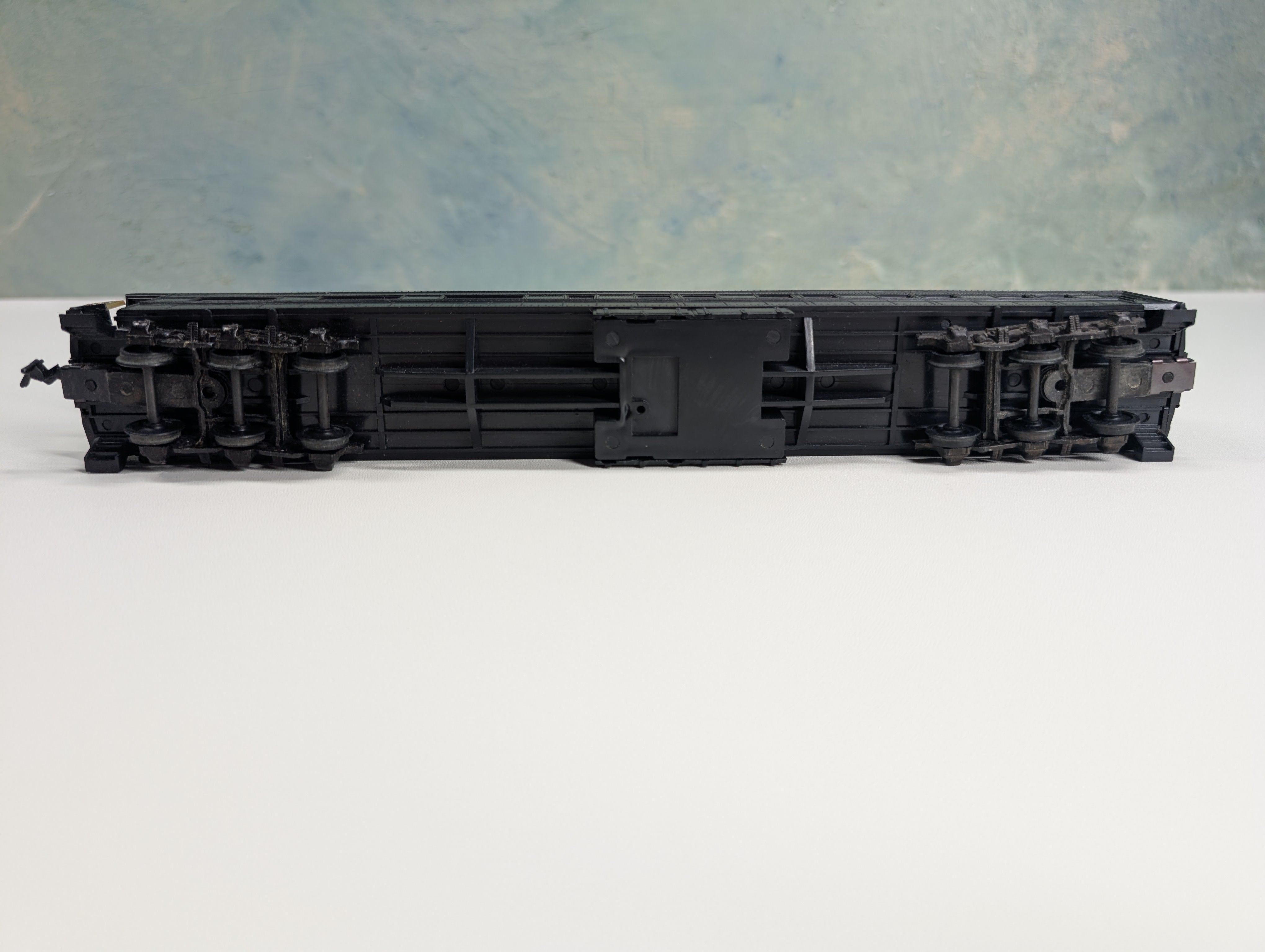 USED Athearn HO Scale Observation Passenger Car Undecorated