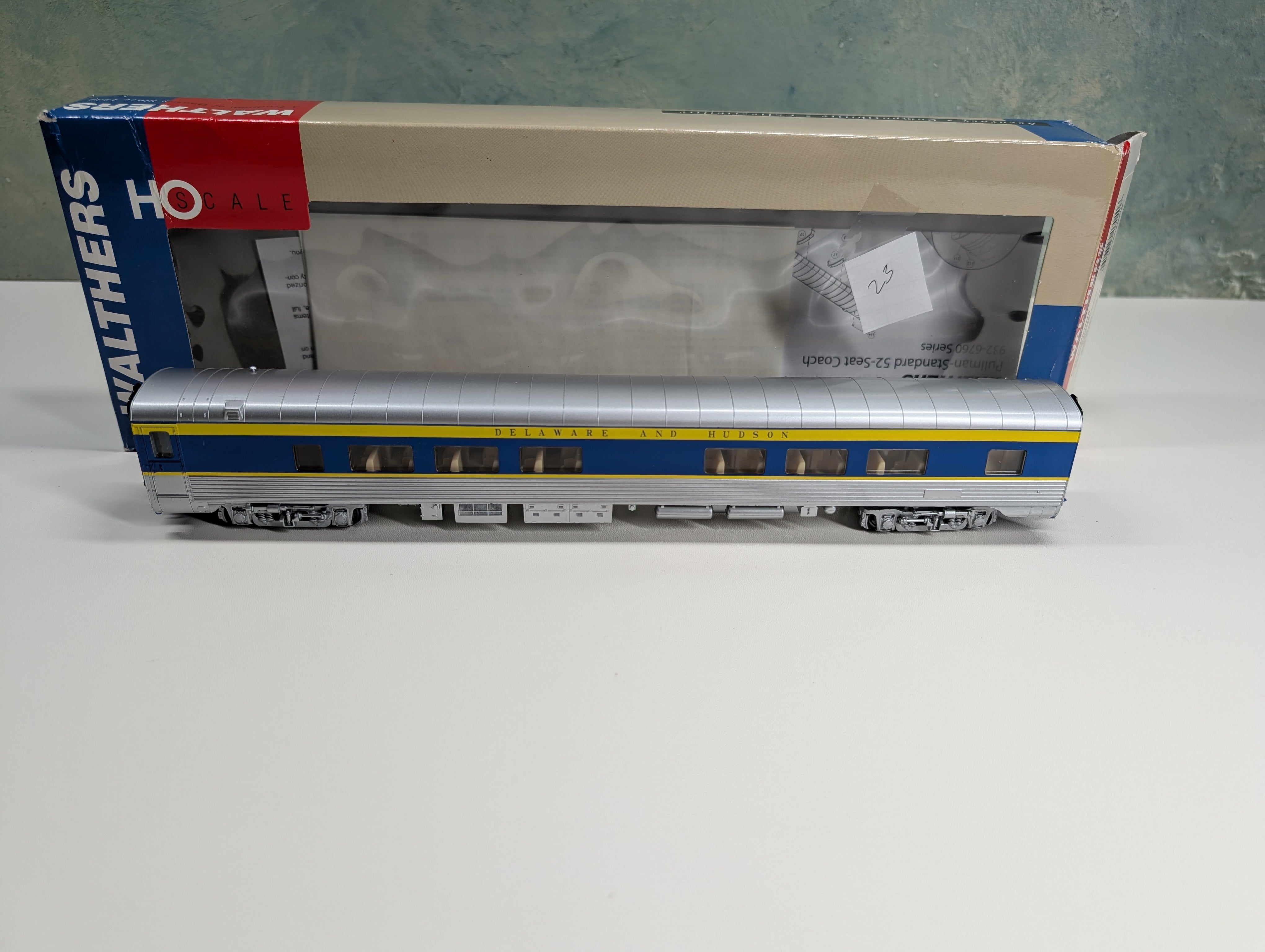 USED Walthers 932-16762 HO Scale Pullman-Standard 52-Seat Passenger Coach Delaware and Hudson
