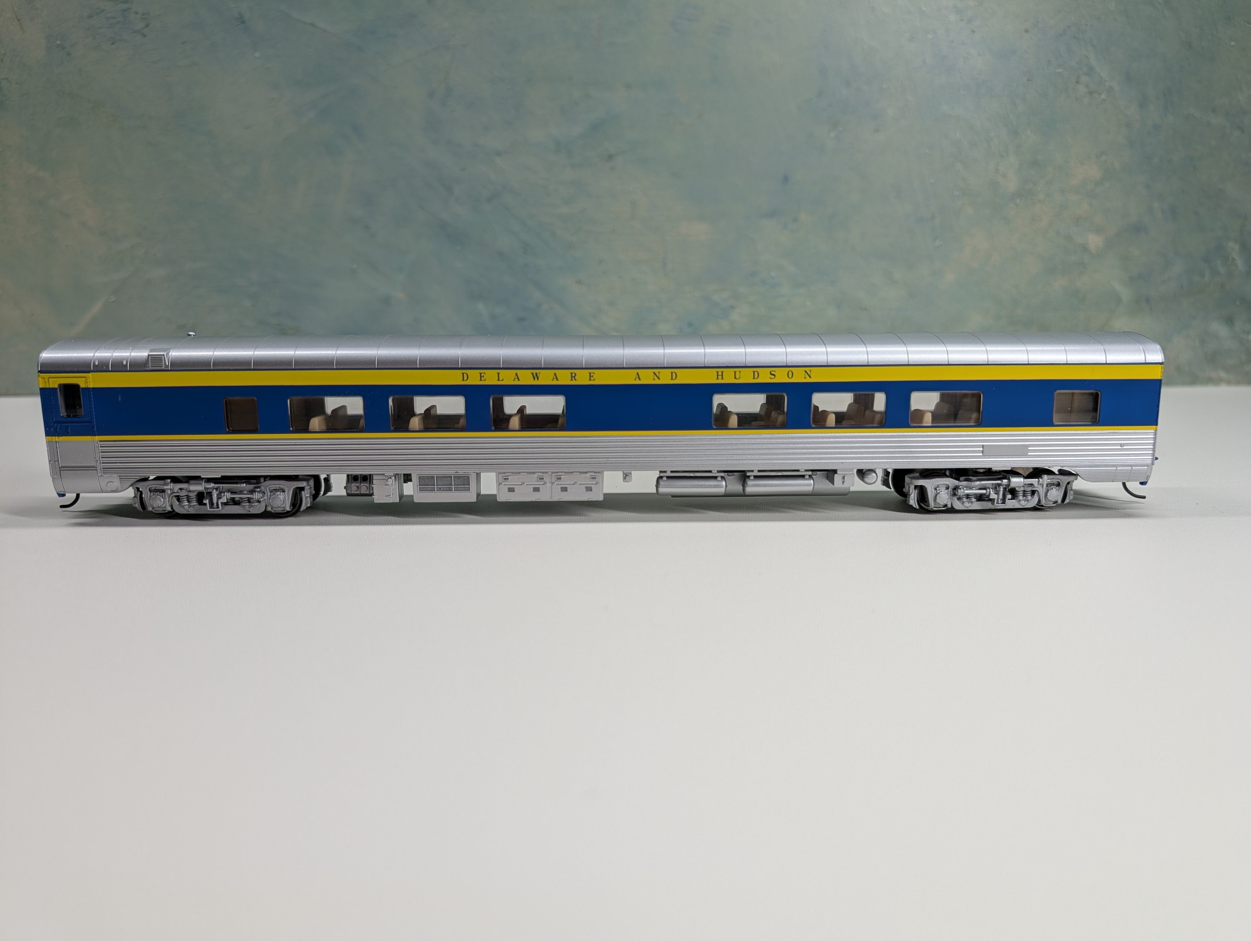 USED Walthers 932-16762 HO Scale Pullman-Standard 52-Seat Passenger Coach Delaware and Hudson