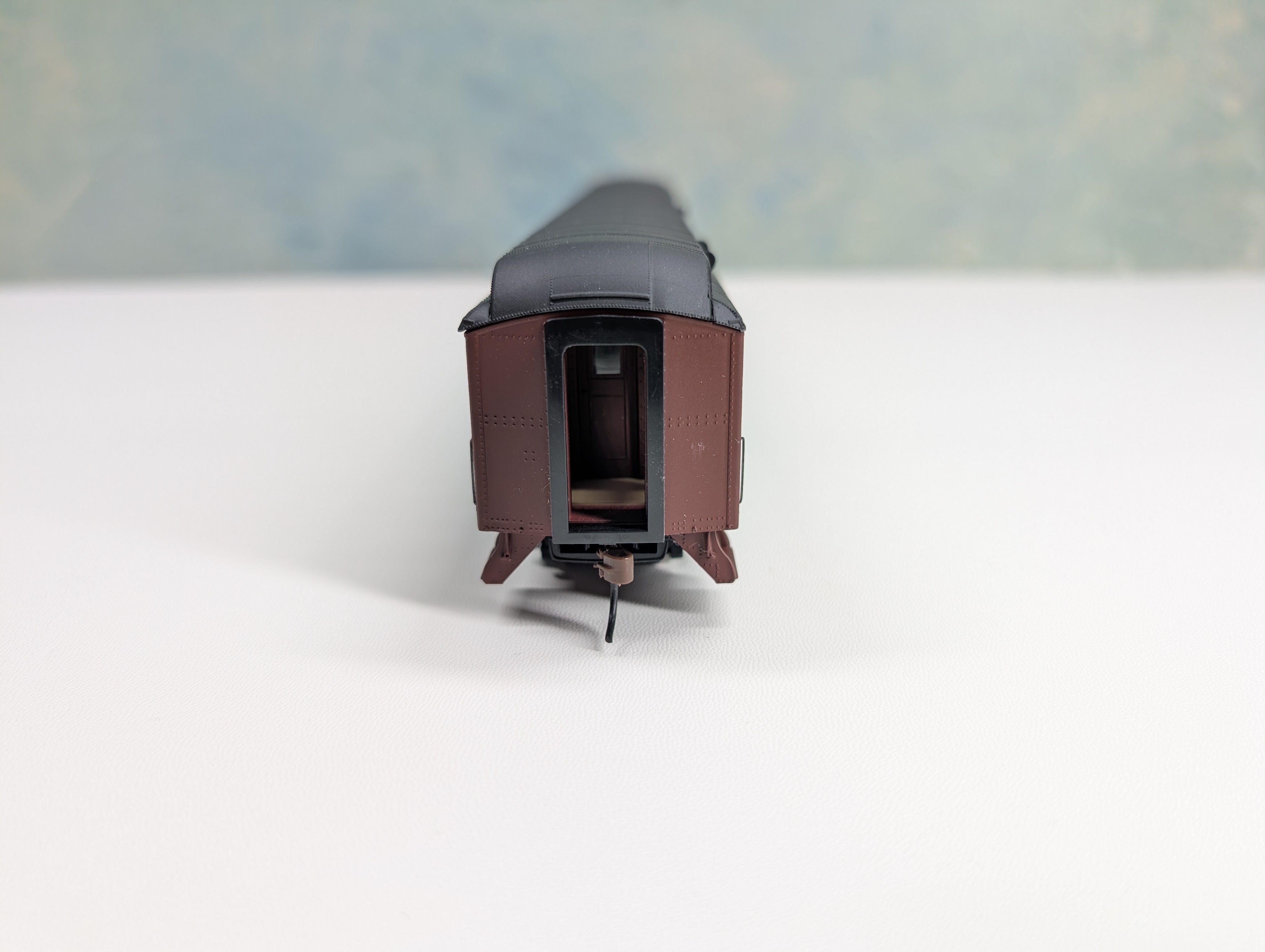 USED Walthers 932-10104 HO Scale Heavyweight Paired Window Passenger Coach Pennsylvania