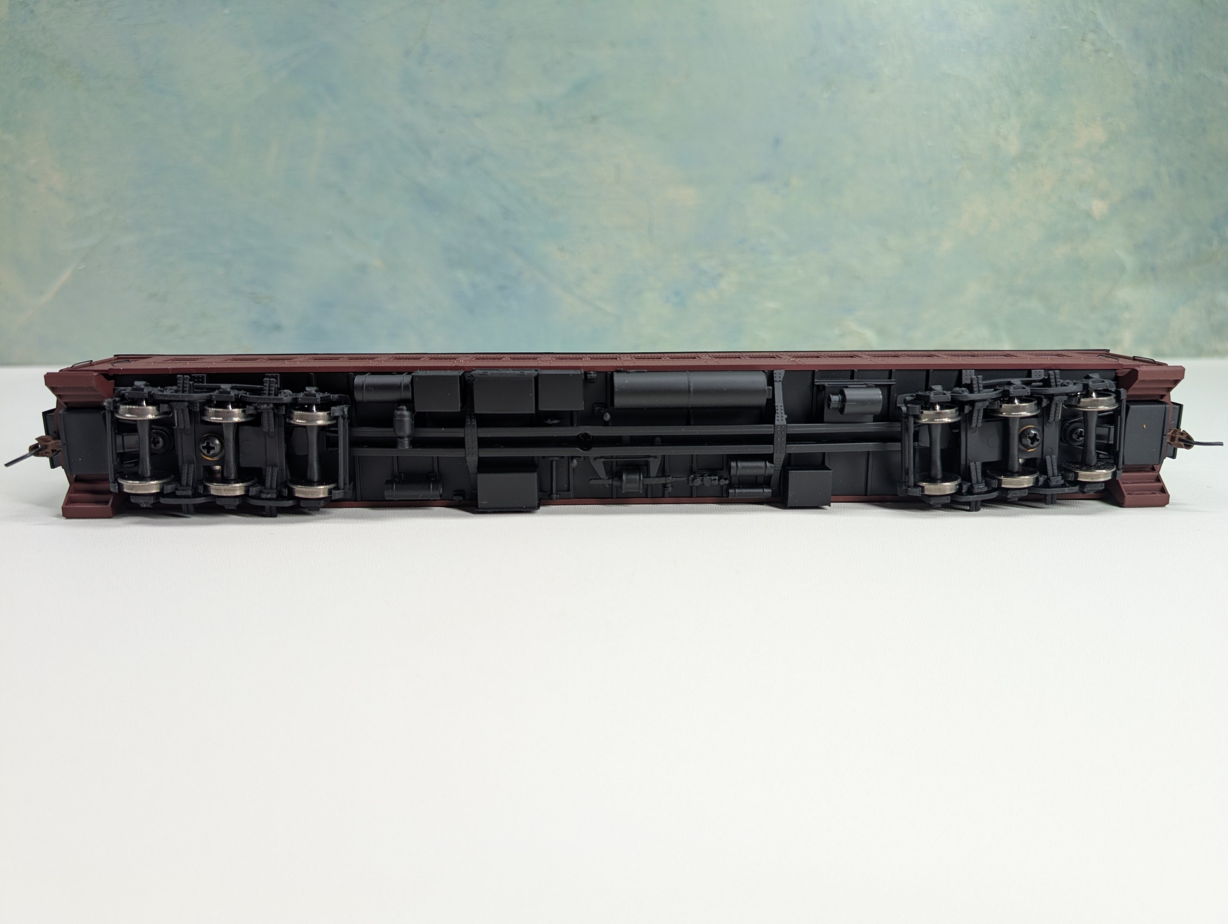 USED Walthers 932-10104 HO Scale Heavyweight Paired Window Passenger Coach Pennsylvania