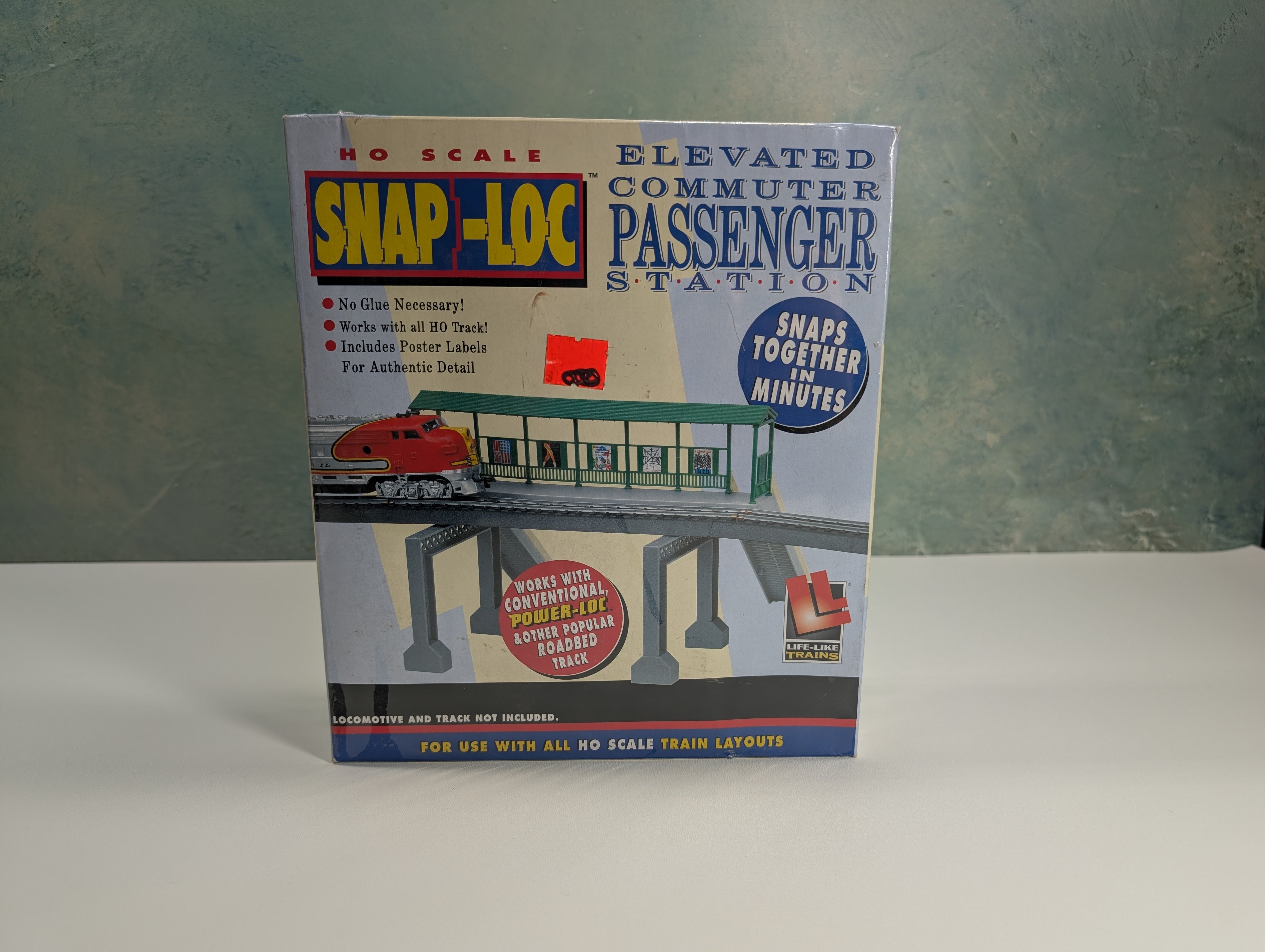 Life-Like 1376 HO Scale Snap-Loc Elevated Commuter Passenger Station for Straight Power-Loc Track KIT