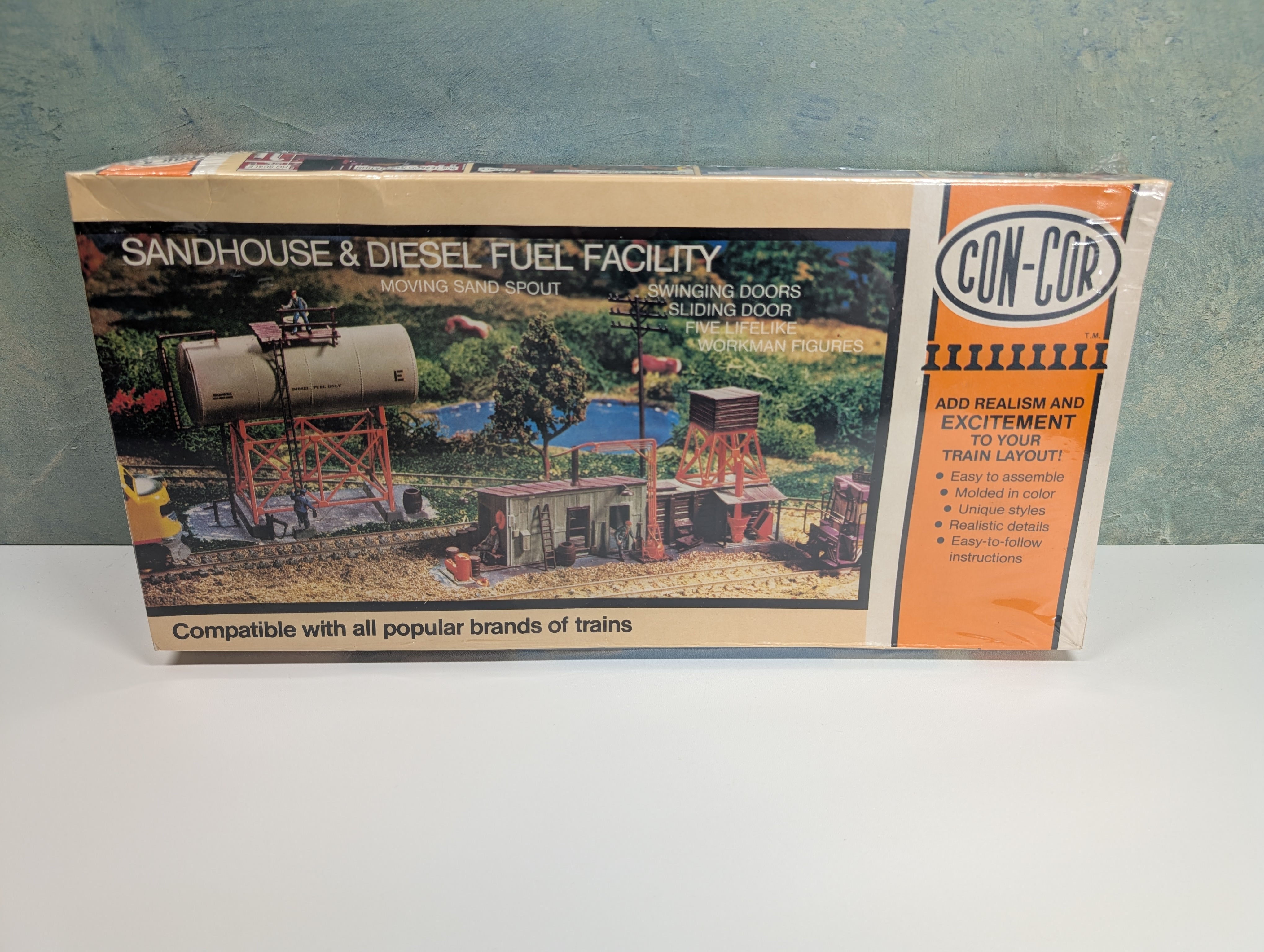 Con-Cor 9029 HO Scale Sandhouse & Diesel Fuel Facility KIT