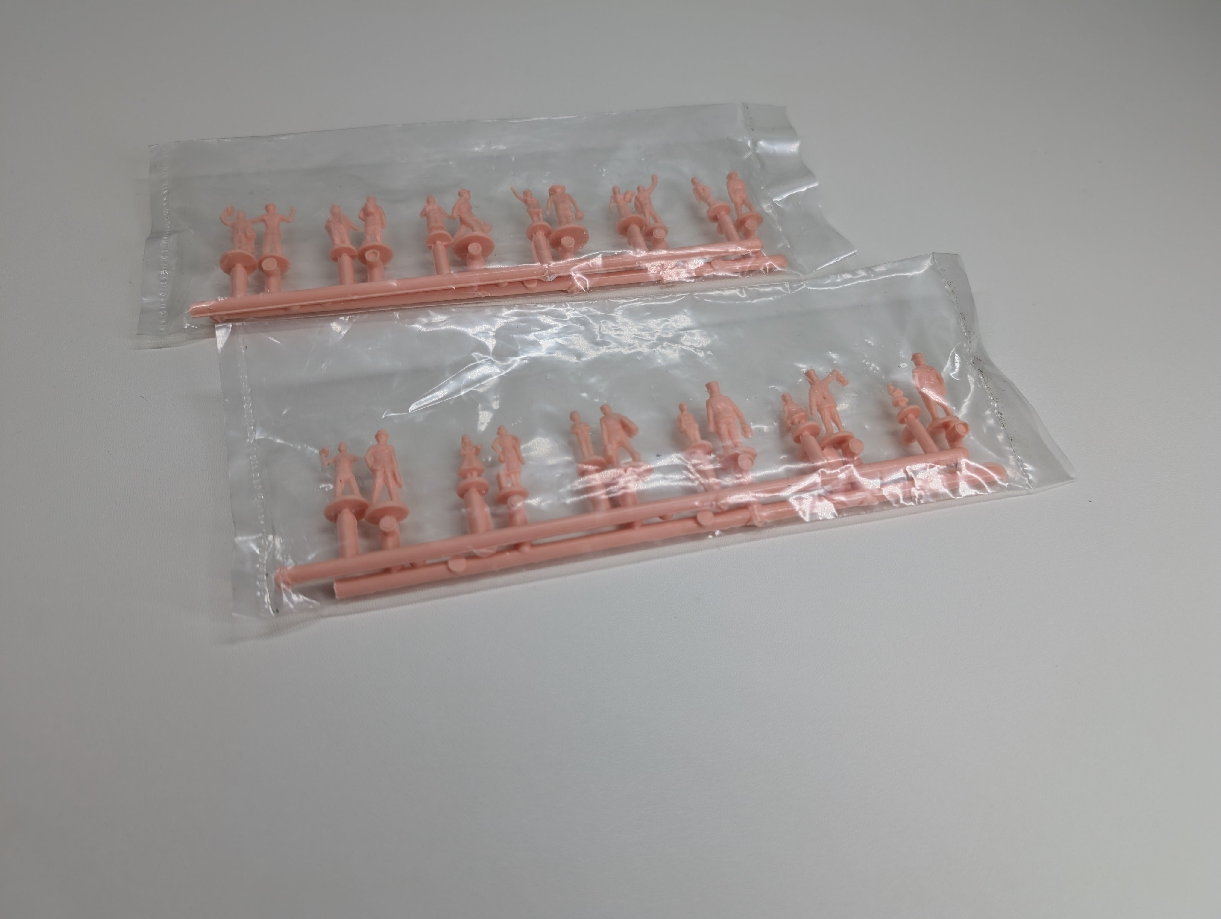 USED Bachmann HO Scale Unpainted People Figures (24 pcs)