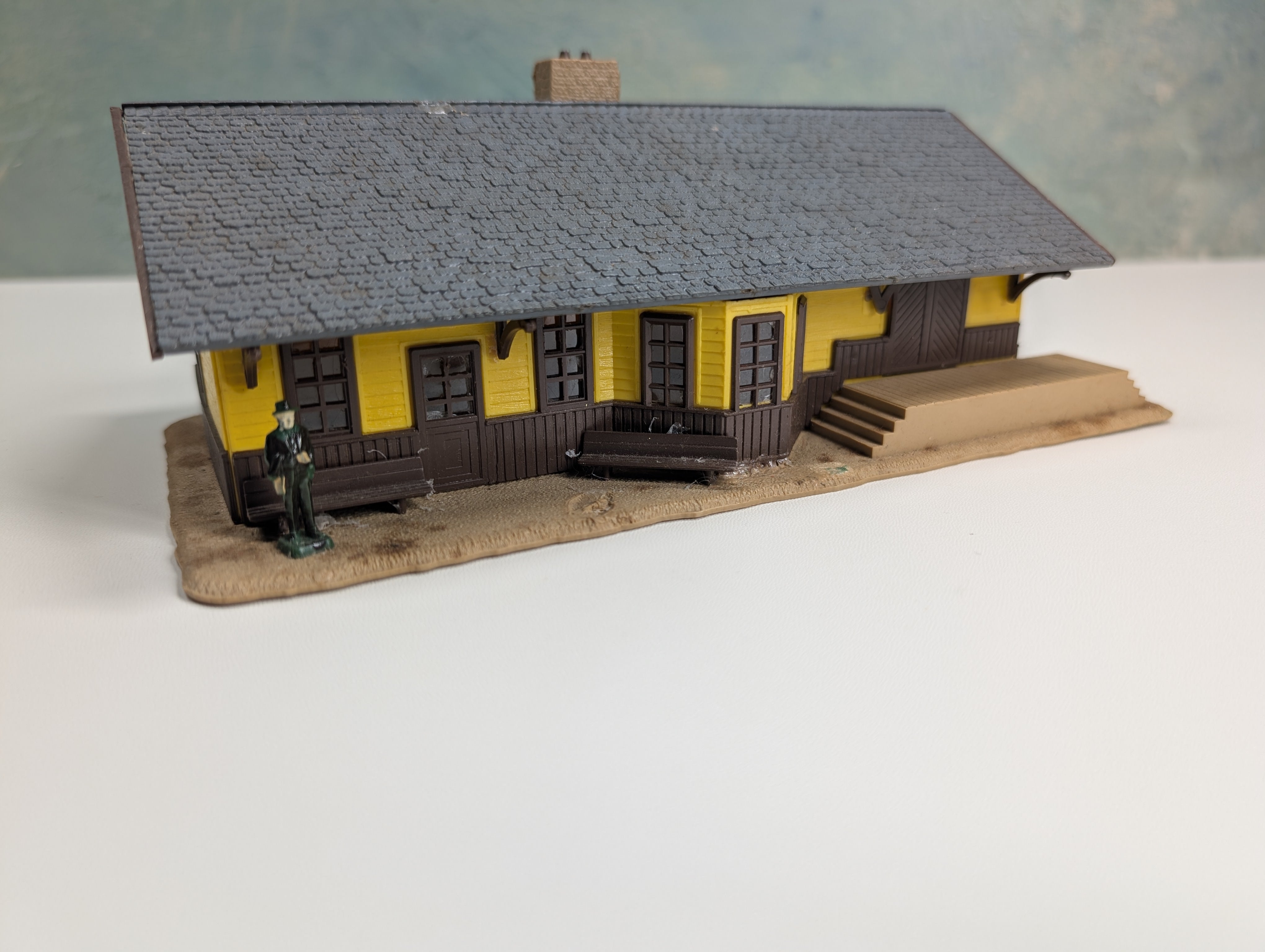 USED Tyco HO Scale Freight Station
