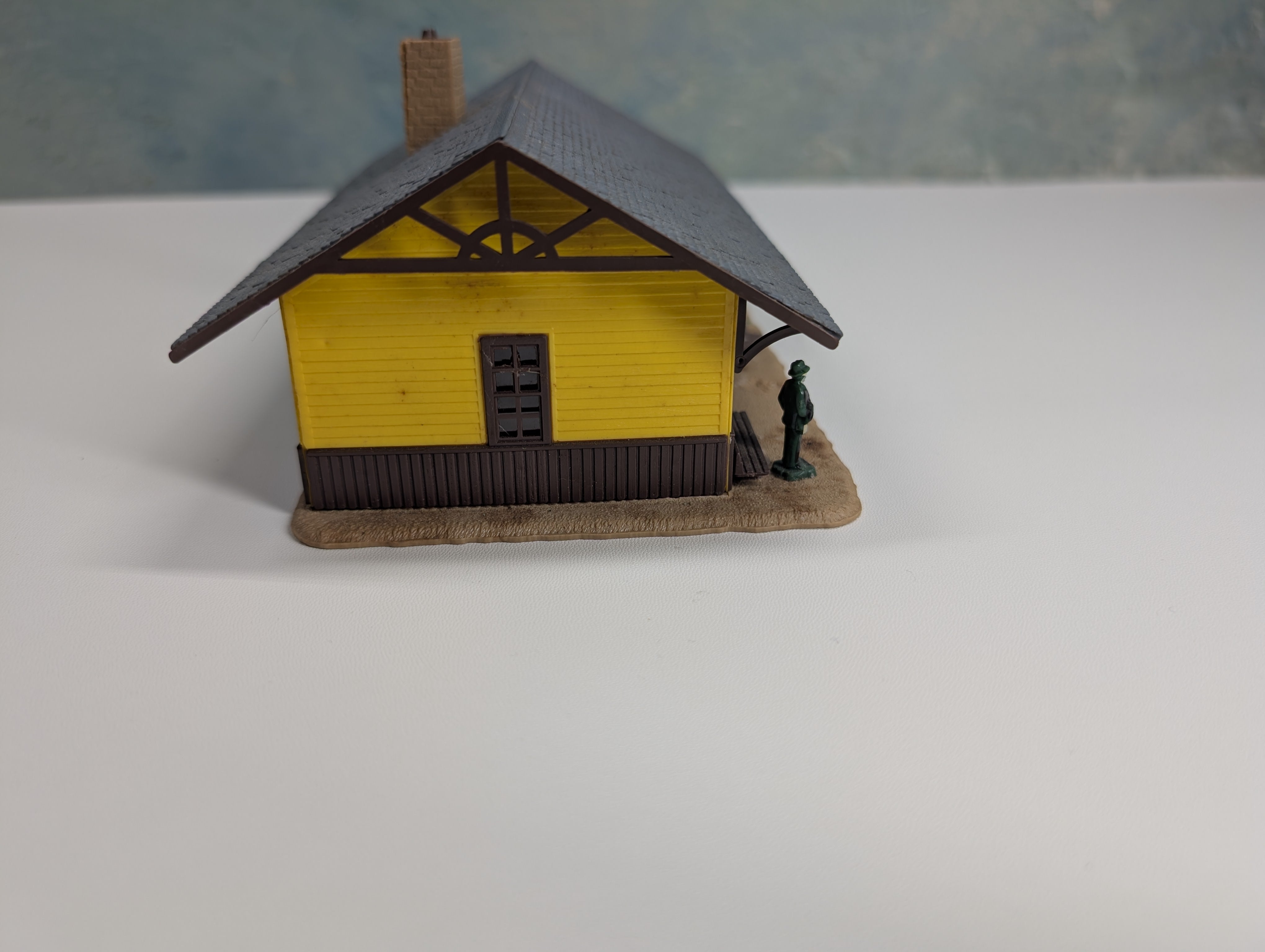 USED Tyco HO Scale Freight Station