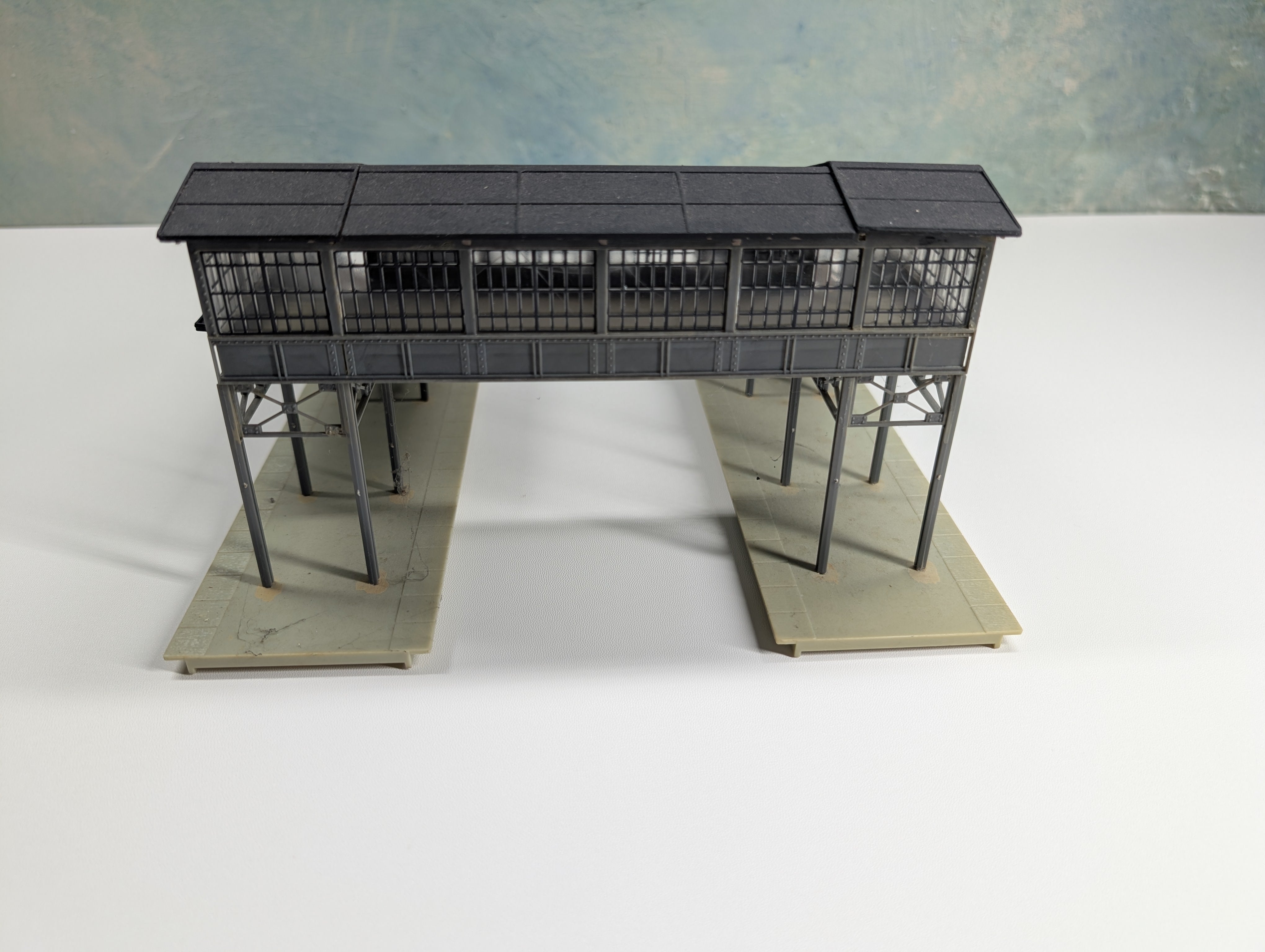 USED Faller 185 HO Scale Covered Pedestrian Bridge