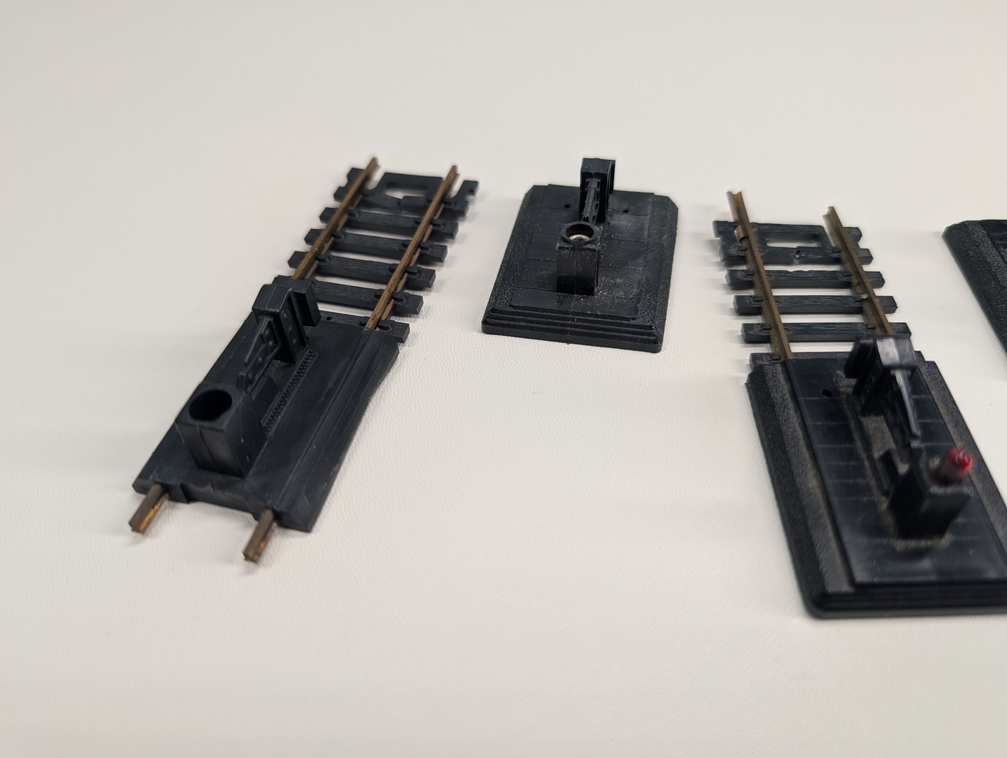 USED HO Scale Various Bumpers w/ Code 100 Brass Track (4 pcs)