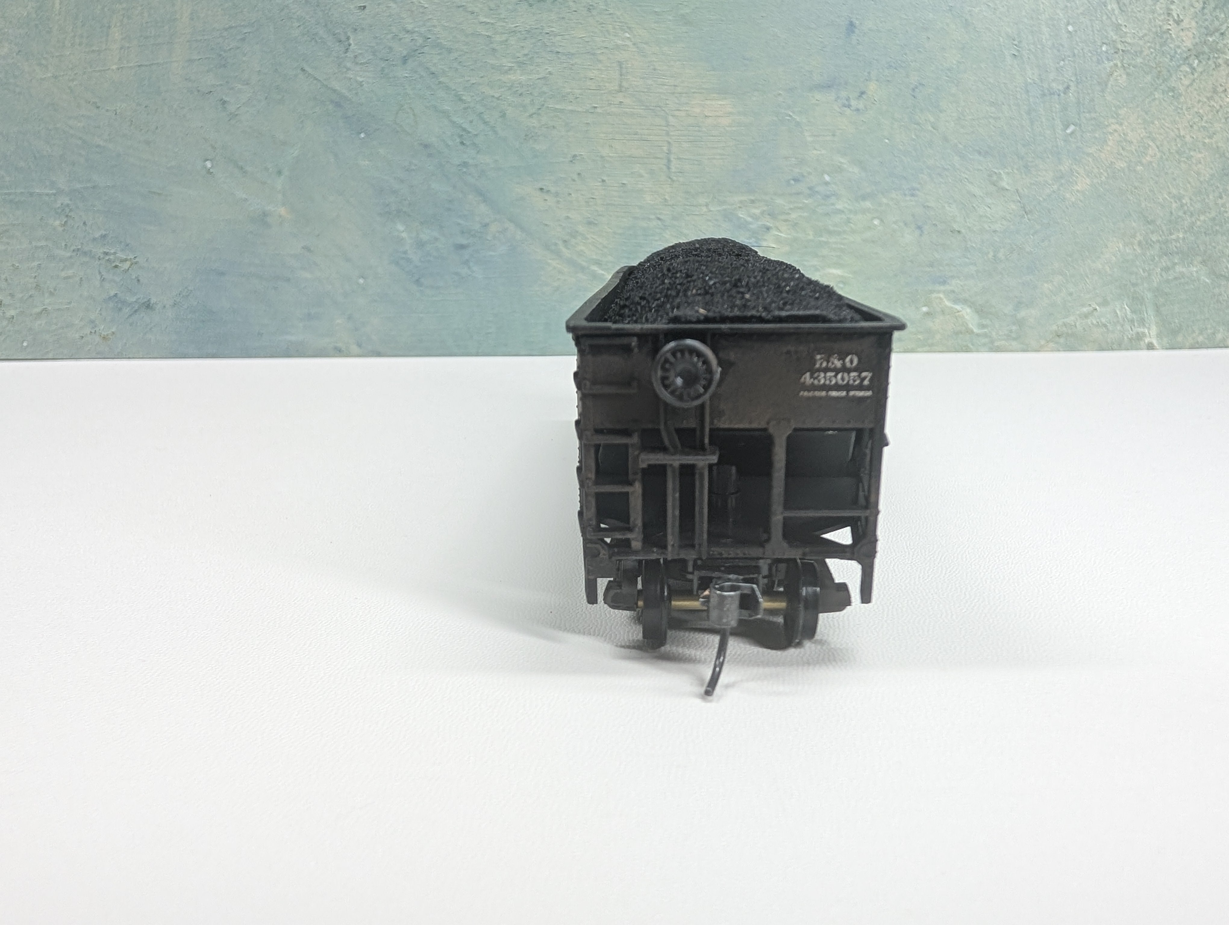 USED Stewart Hobbies HO Scale 3 Bay Open Hopper w/ Coal Load Baltimore and Ohio B&O #435057 Weathering