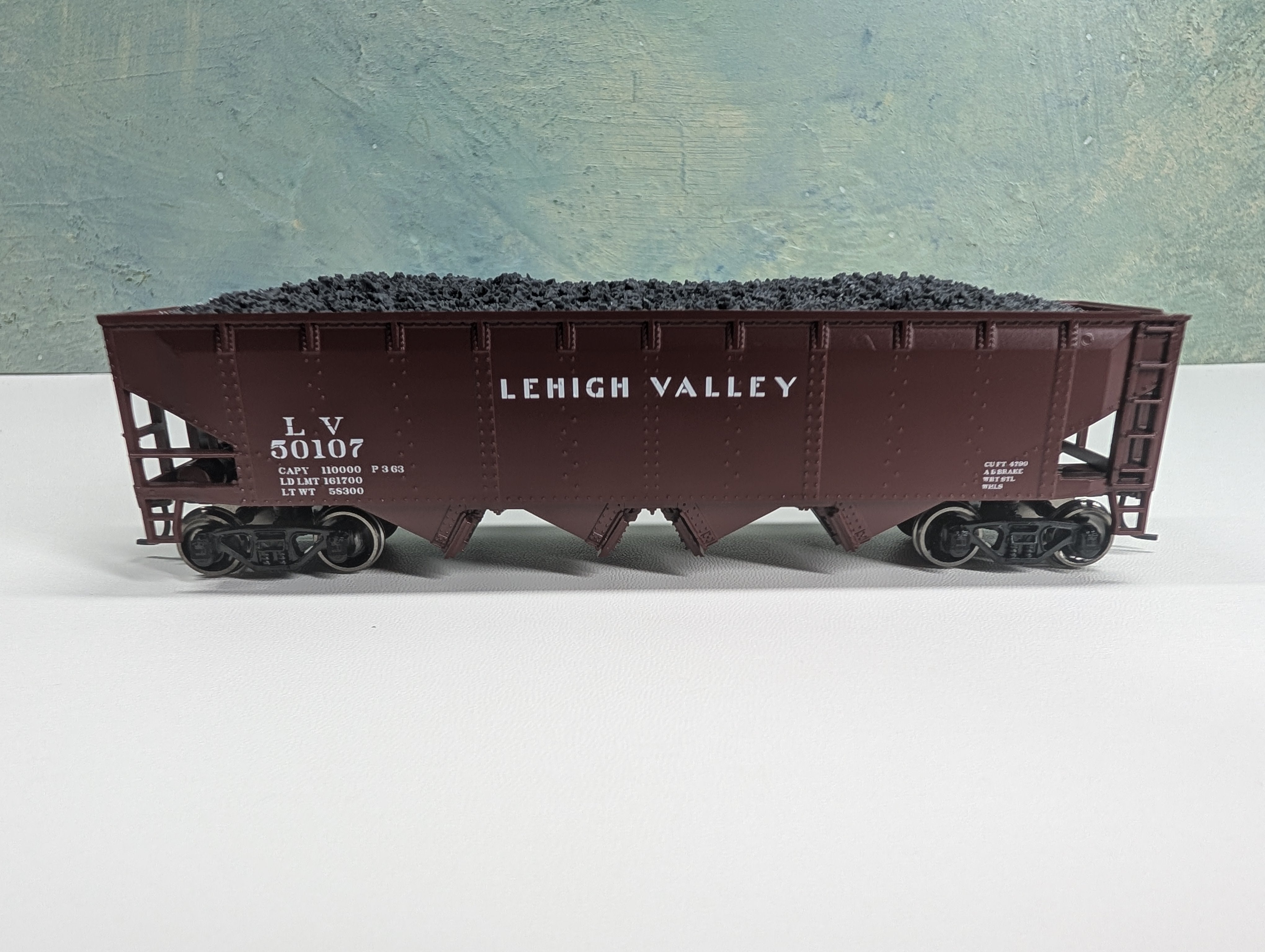 USED Athearn HO Scale 4 Bay Open Hopper w/ Coal Load Lehigh Valley LV #50107