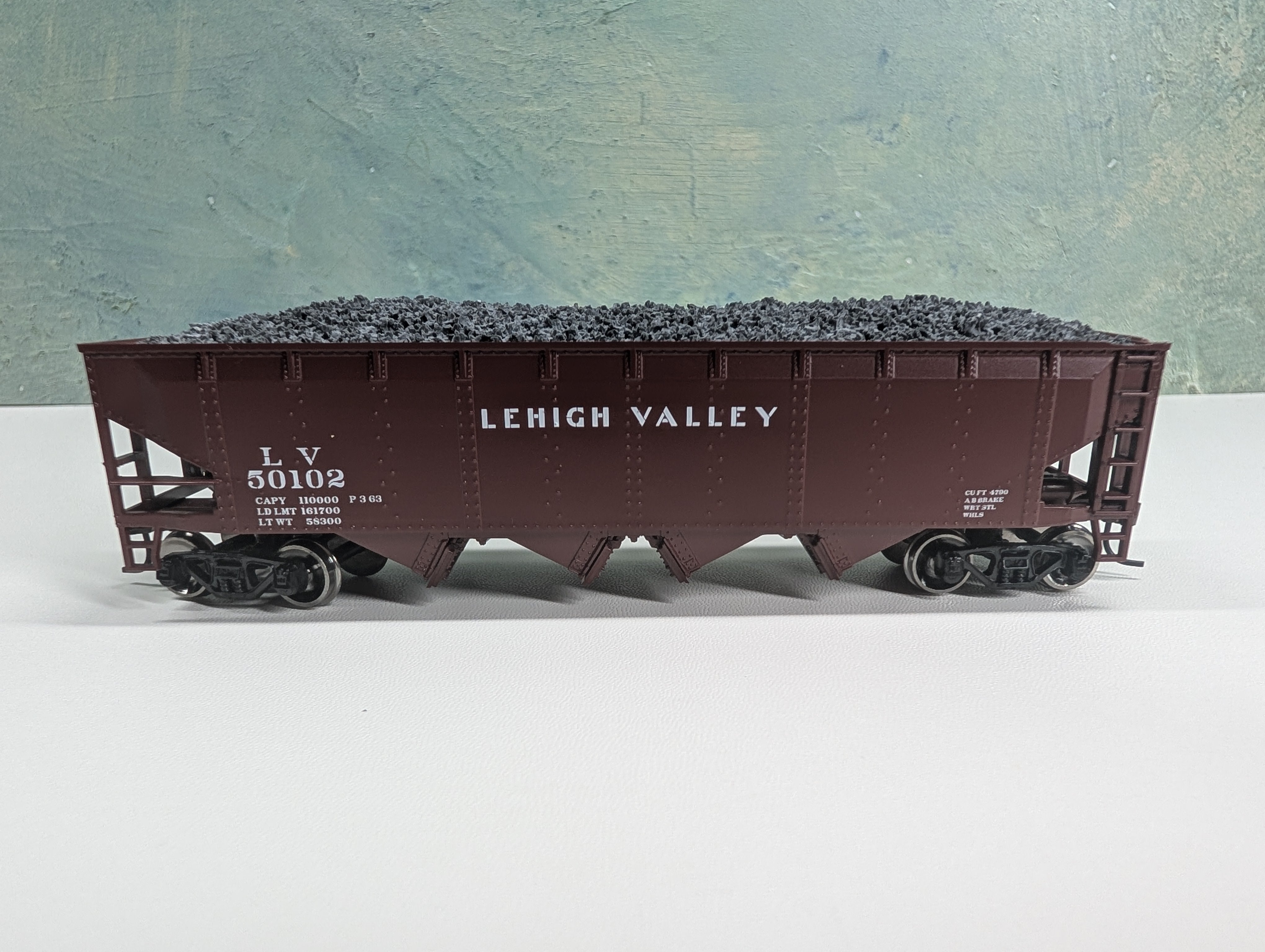 USED Athearn HO Scale 4 Bay Open Hopper w/ Coal Load Lehigh Valley LV #50102