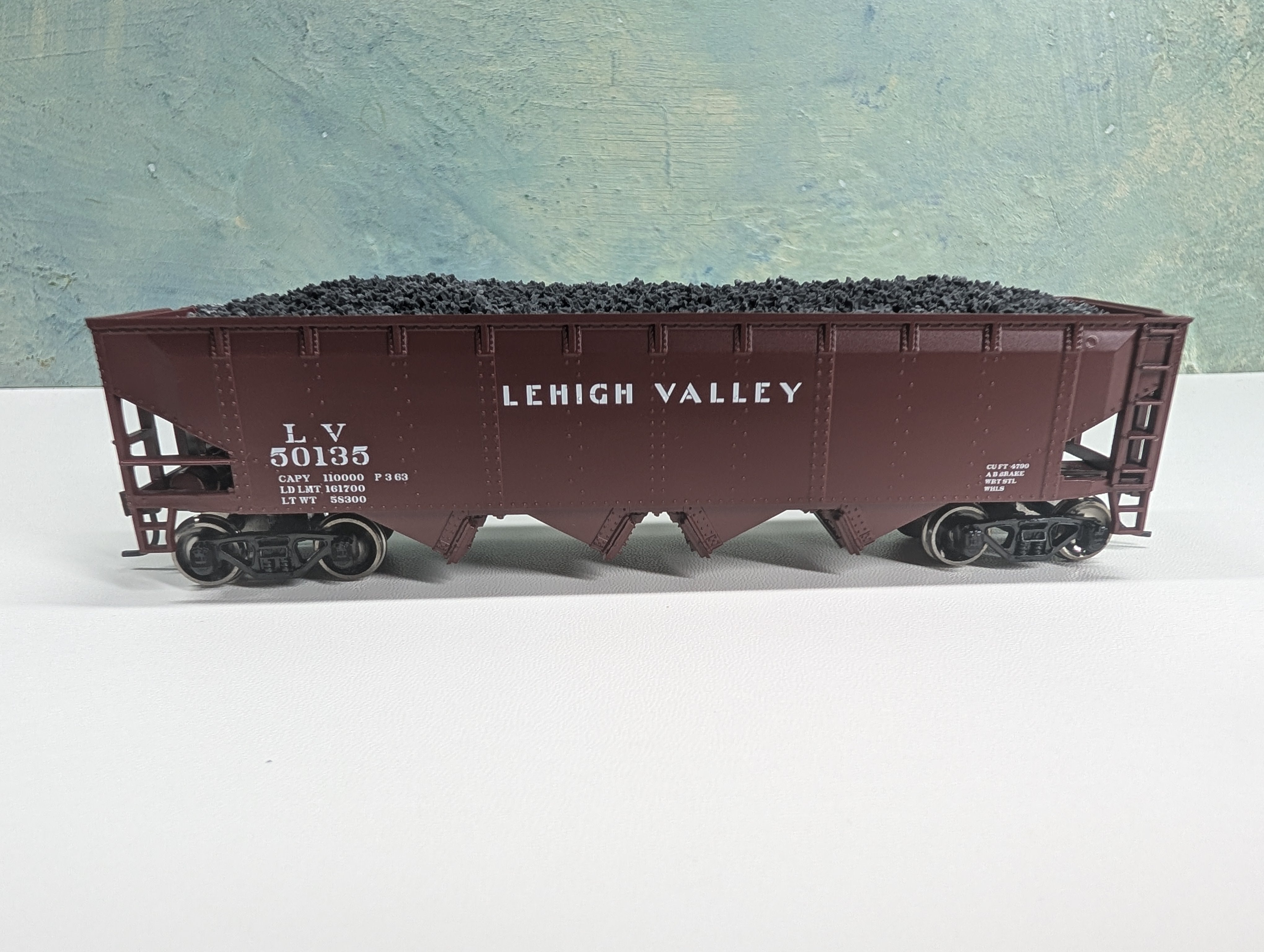 USED Athearn HO Scale 4 Bay Open Hopper w/ Coal Load Lehigh Valley LV #50135