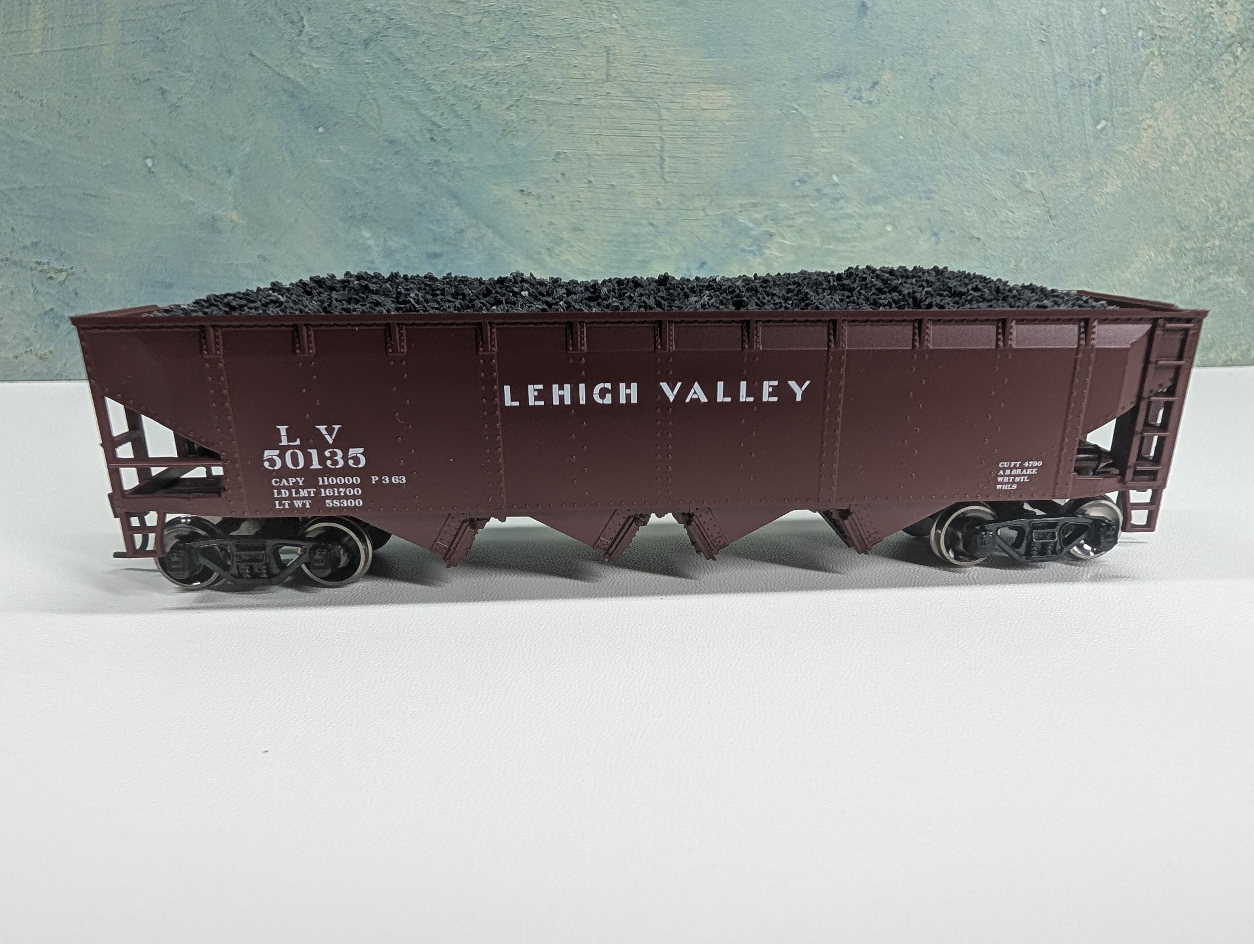 USED Athearn HO Scale 4 Bay Open Hopper w/ Coal Load Lehigh Valley LV #50135