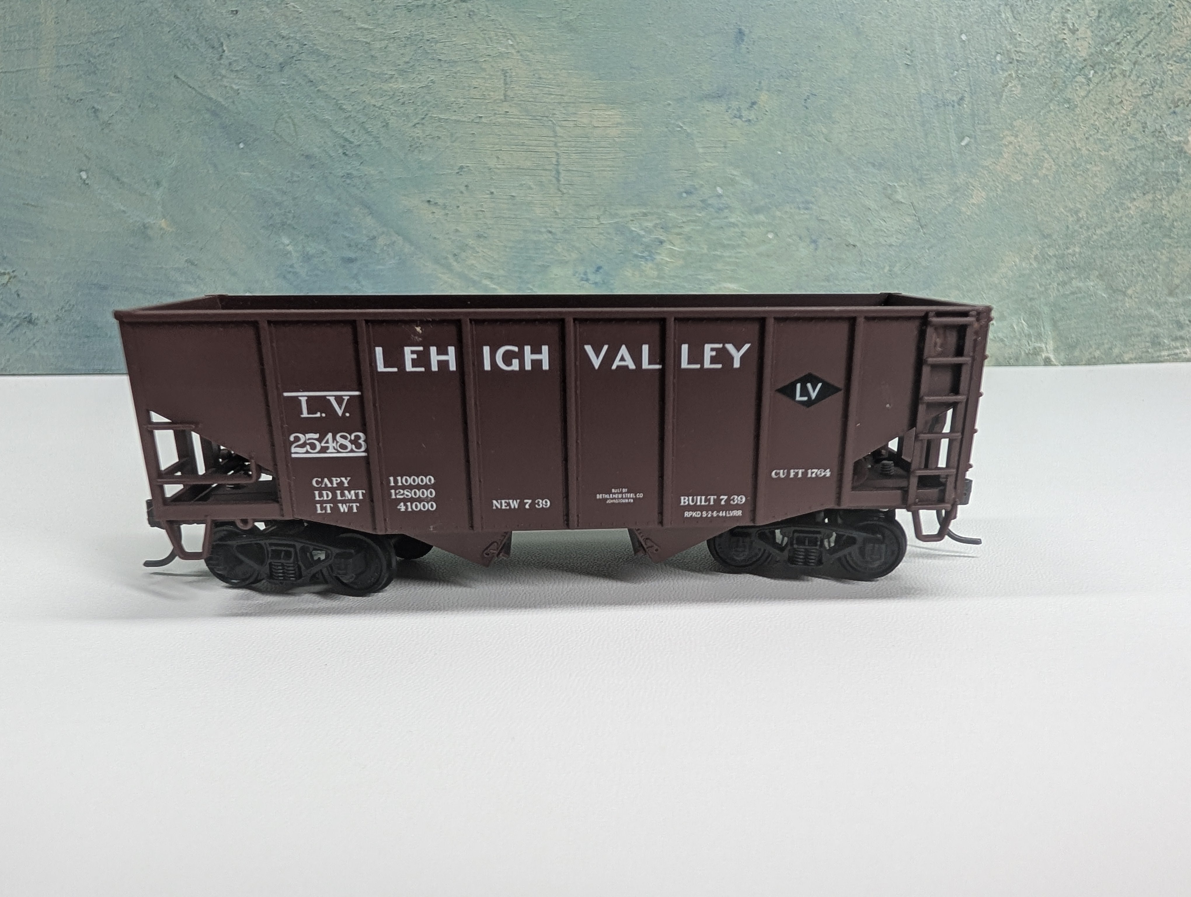 USED Stewart Hobbies HO Scale 2 Bay Open Hopper Lehigh Valley LV #25483