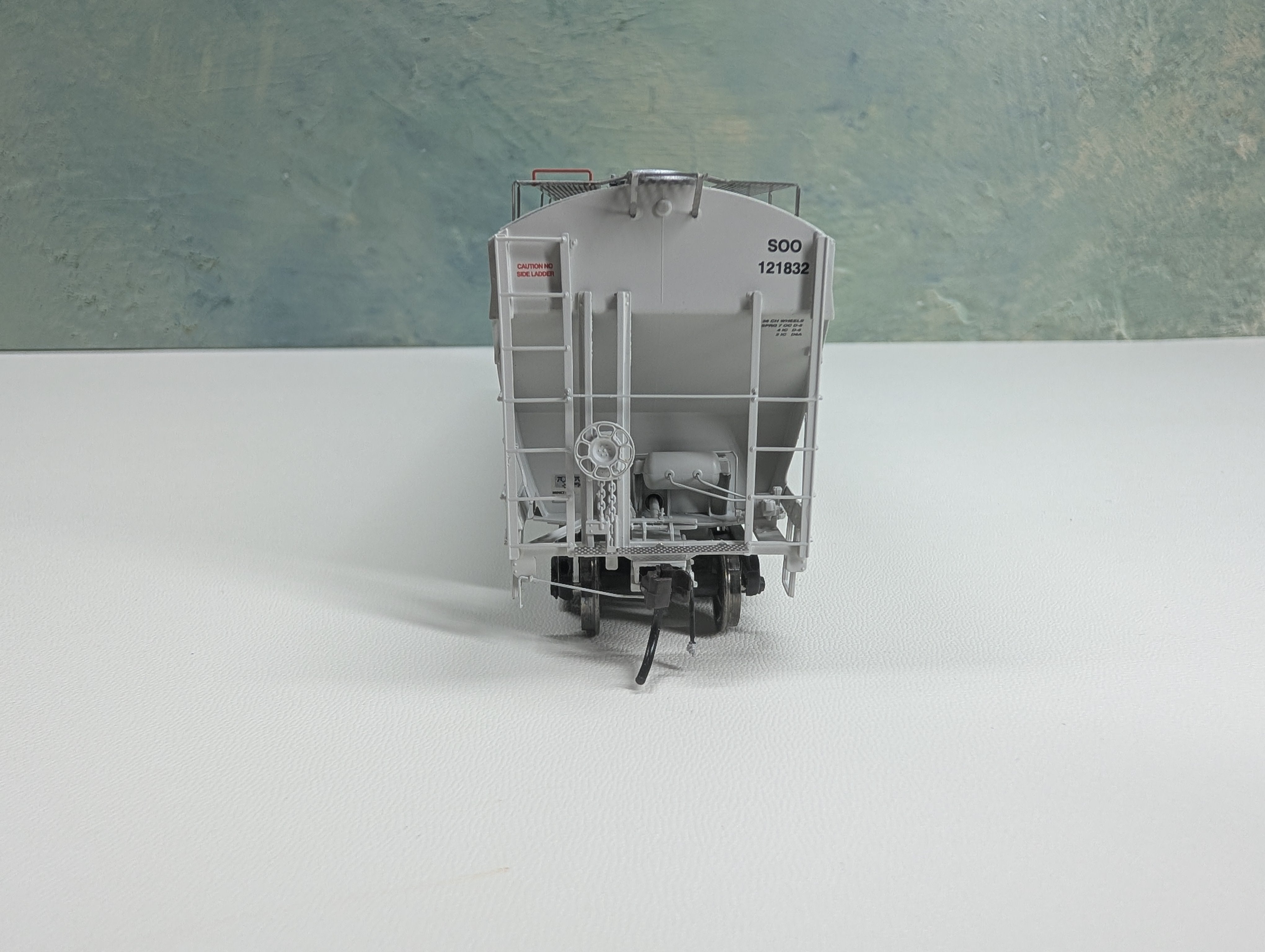 USED Athearn Genesis G4263 HO Scale Trinity 5161 cu ft Covered Hopper Canadian Pacific SOO #121832