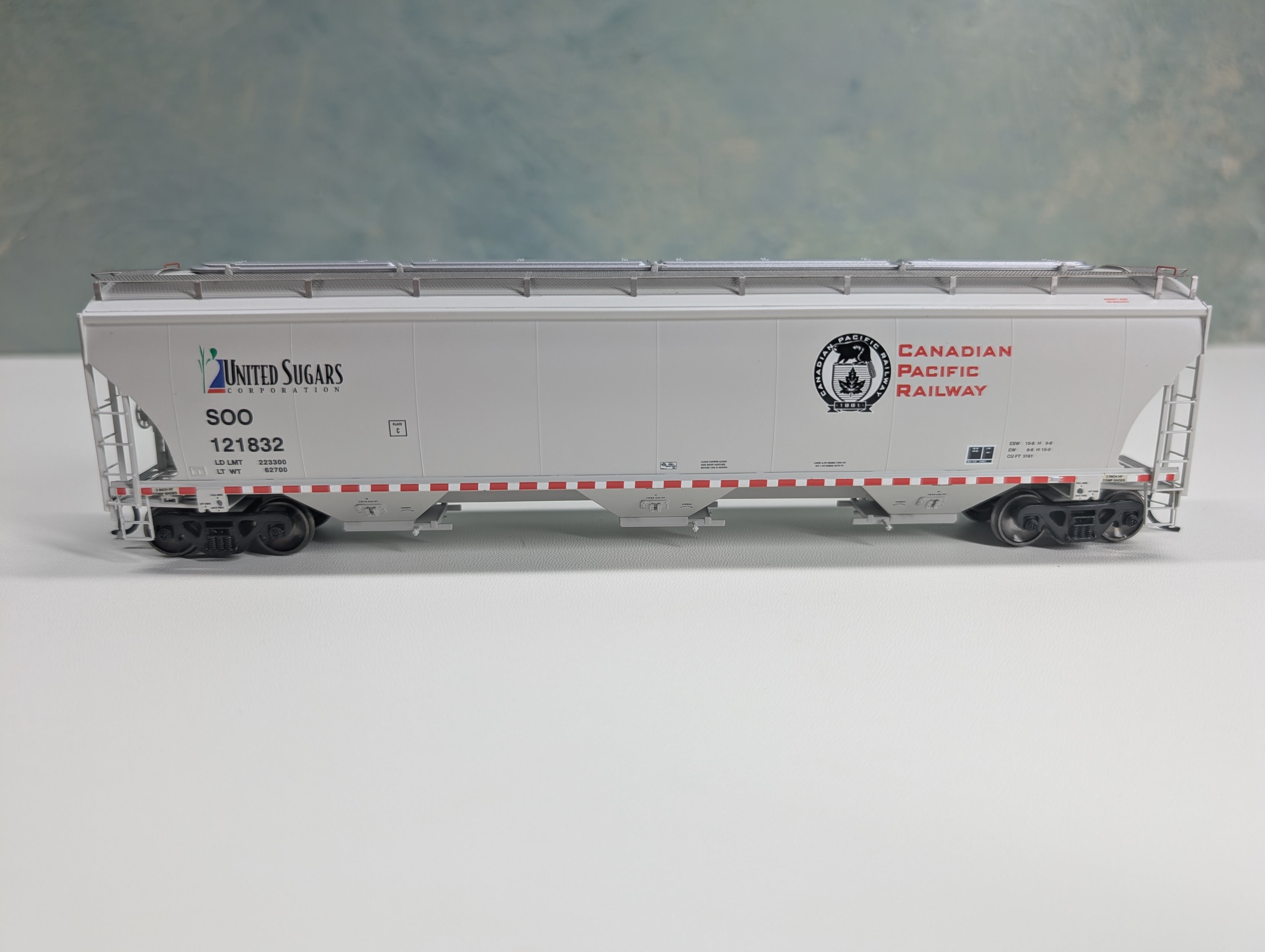 USED Athearn Genesis G4263 HO Scale Trinity 5161 cu ft Covered Hopper Canadian Pacific SOO #121832