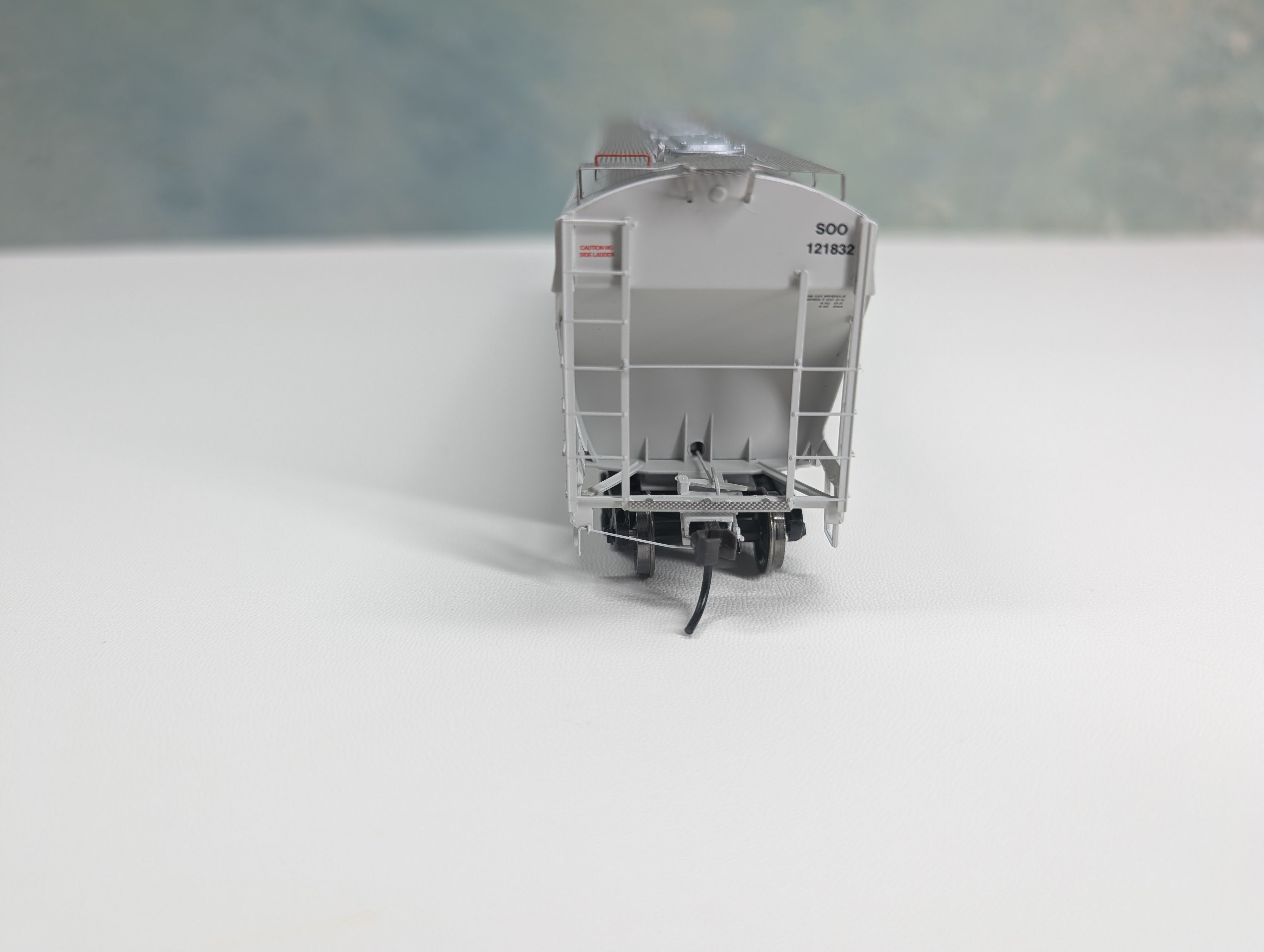 USED Athearn Genesis G4263 HO Scale Trinity 5161 cu ft Covered Hopper Canadian Pacific SOO #121832
