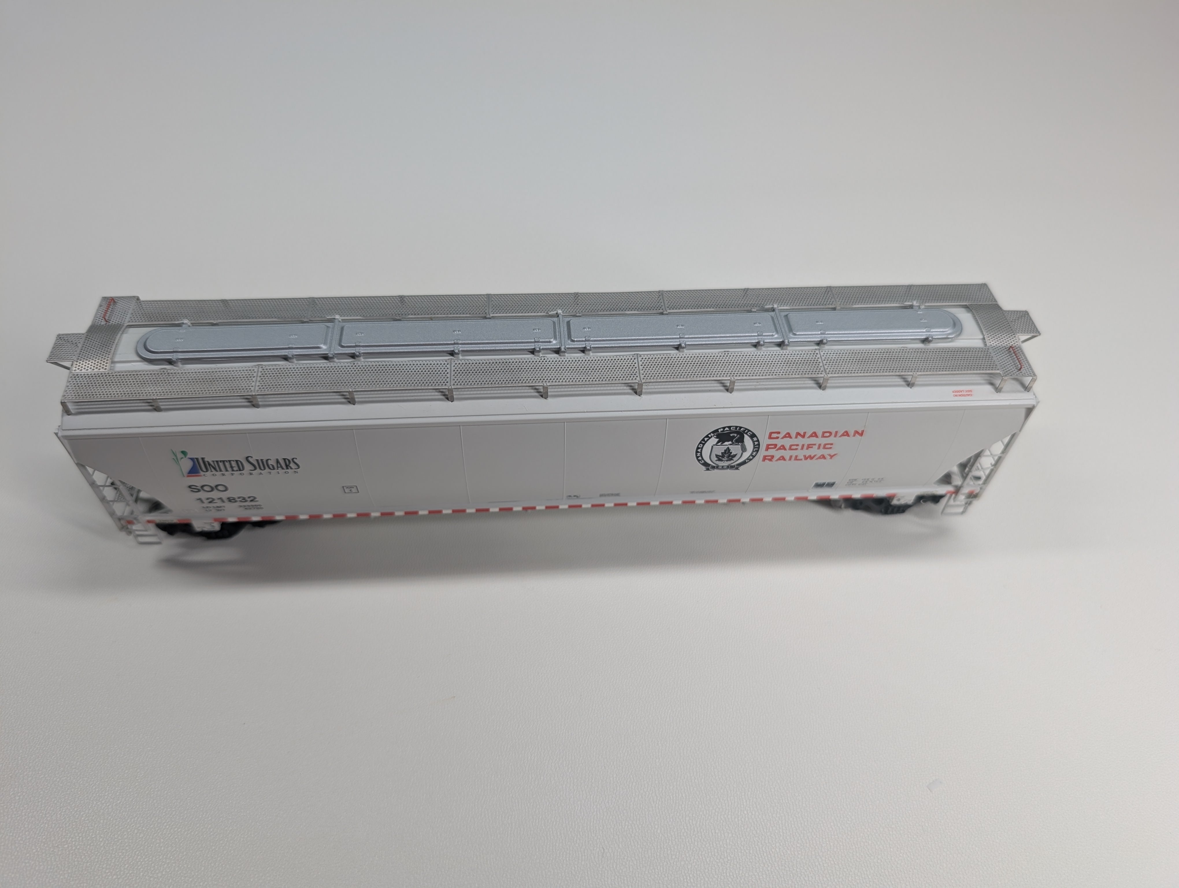 USED Athearn Genesis G4263 HO Scale Trinity 5161 cu ft Covered Hopper Canadian Pacific SOO #121832
